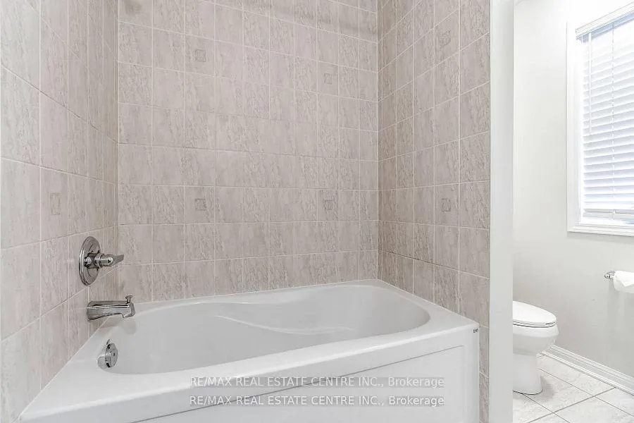 Photo 34 of 989 Farmstead Drive, Milton, Willmott — HOMEH