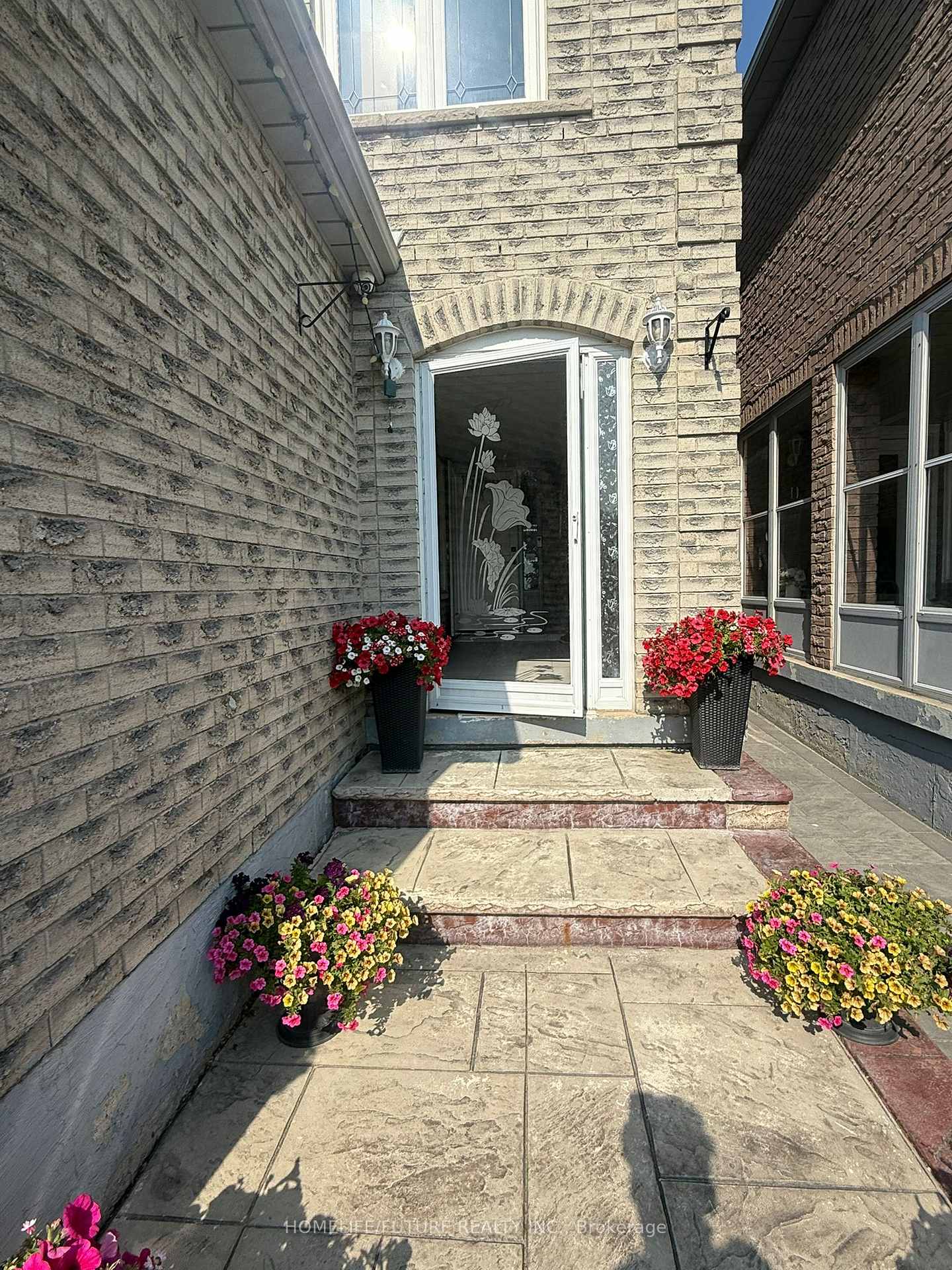 Photo 2 of 85 Stather Crescent, Markham, Milliken Mills East — HOMEH