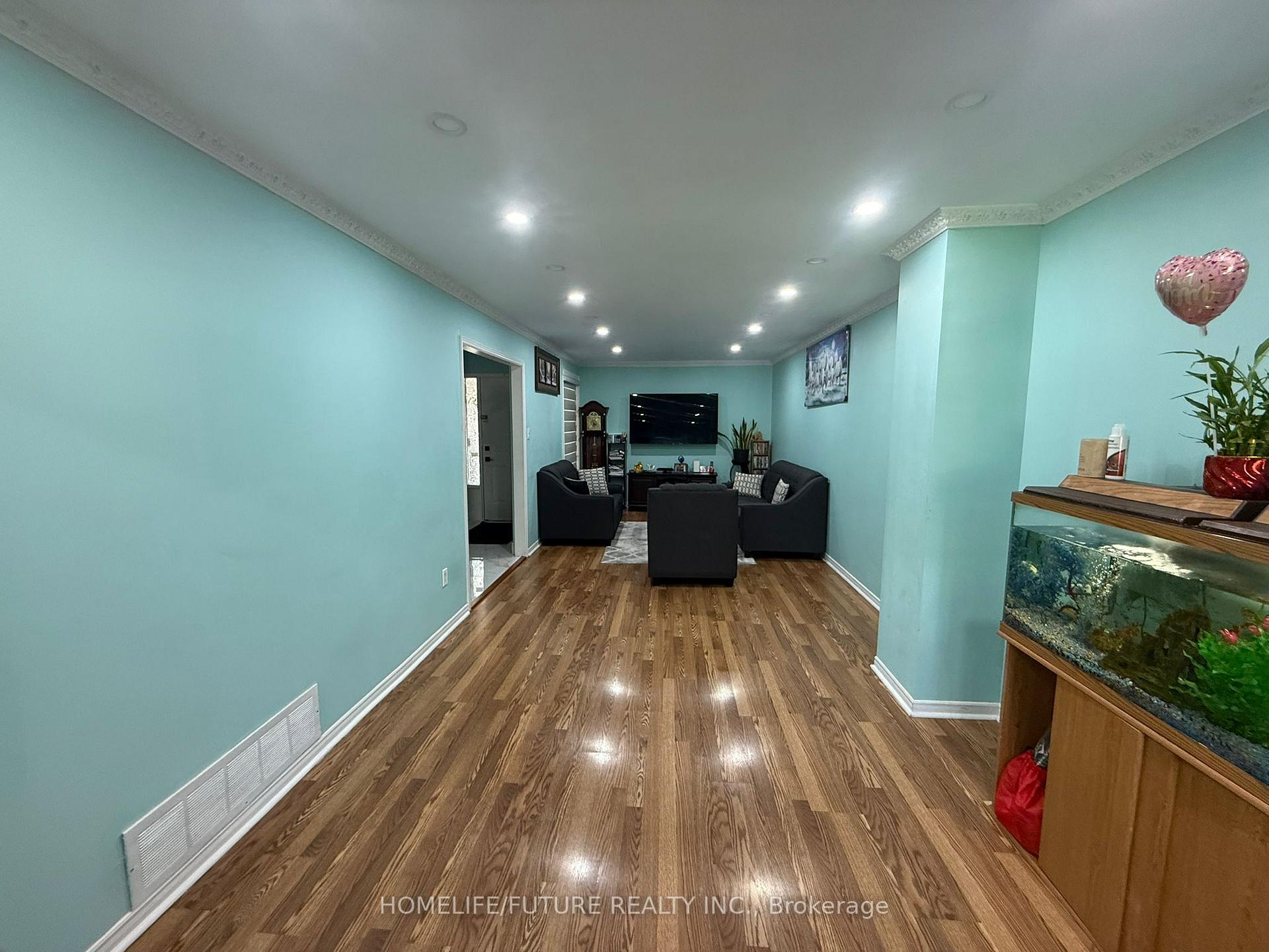 Photo 4 of 85 Stather Crescent, Markham, Milliken Mills East — HOMEH