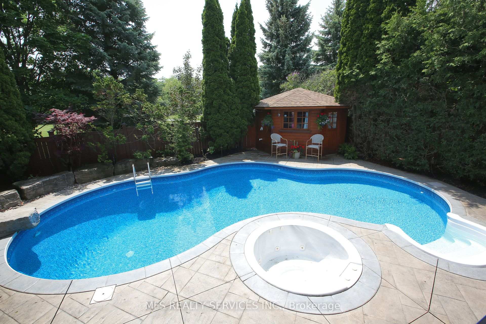Photo 2 of 9 Richview Court, Markham, Thornlea — HOMEH