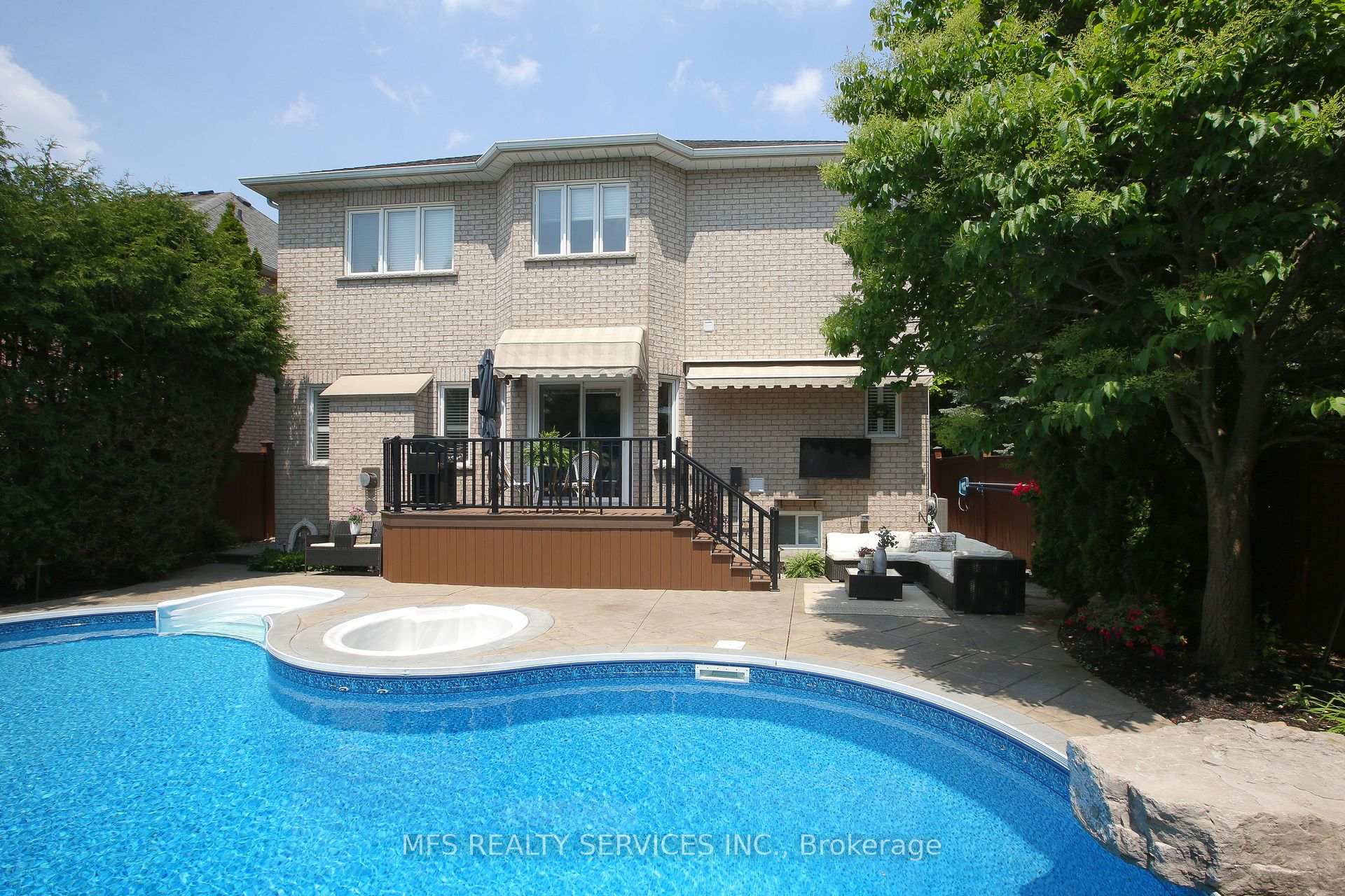 Photo 3 of 9 Richview Court, Markham, Thornlea — HOMEH