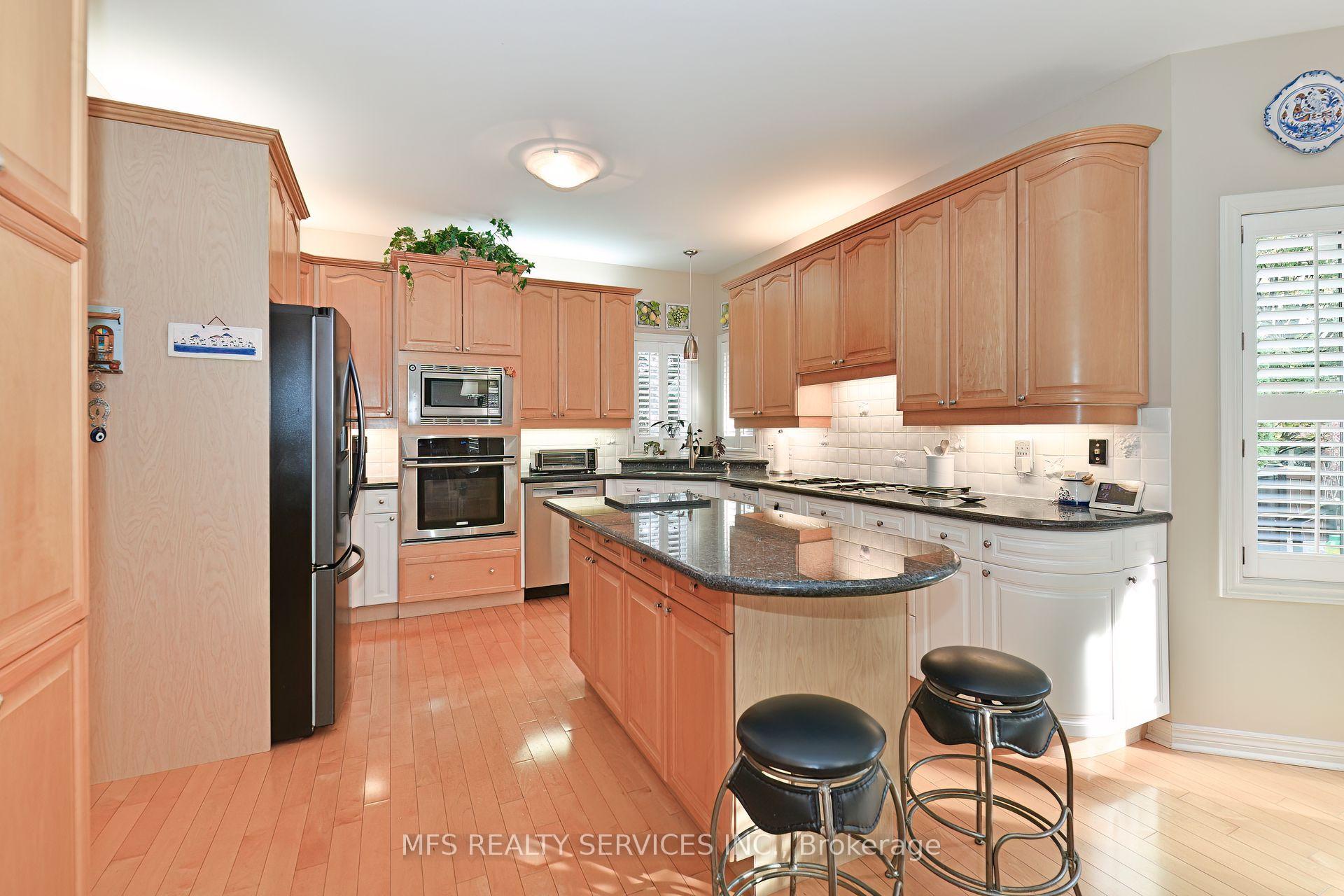 Photo 6 of 9 Richview Court, Markham, Thornlea — HOMEH