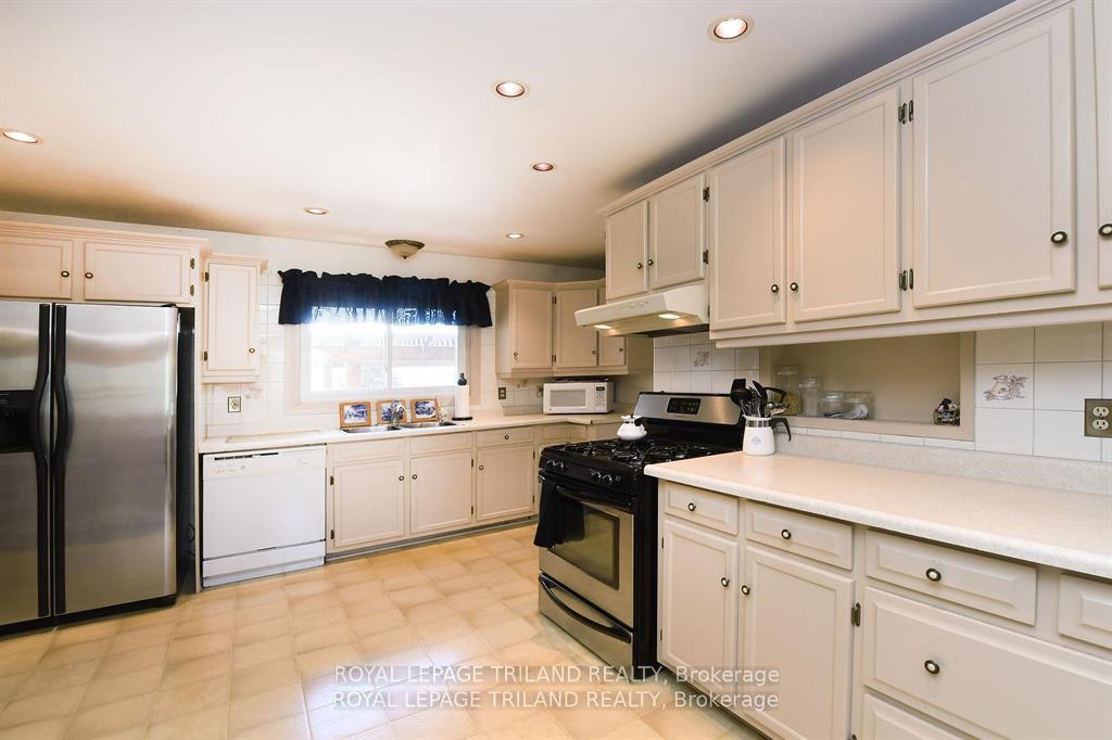 Photo 6 of 5103 Dundas Street, Middlesex Centre, Rural Middlesex Centre — HOMEH