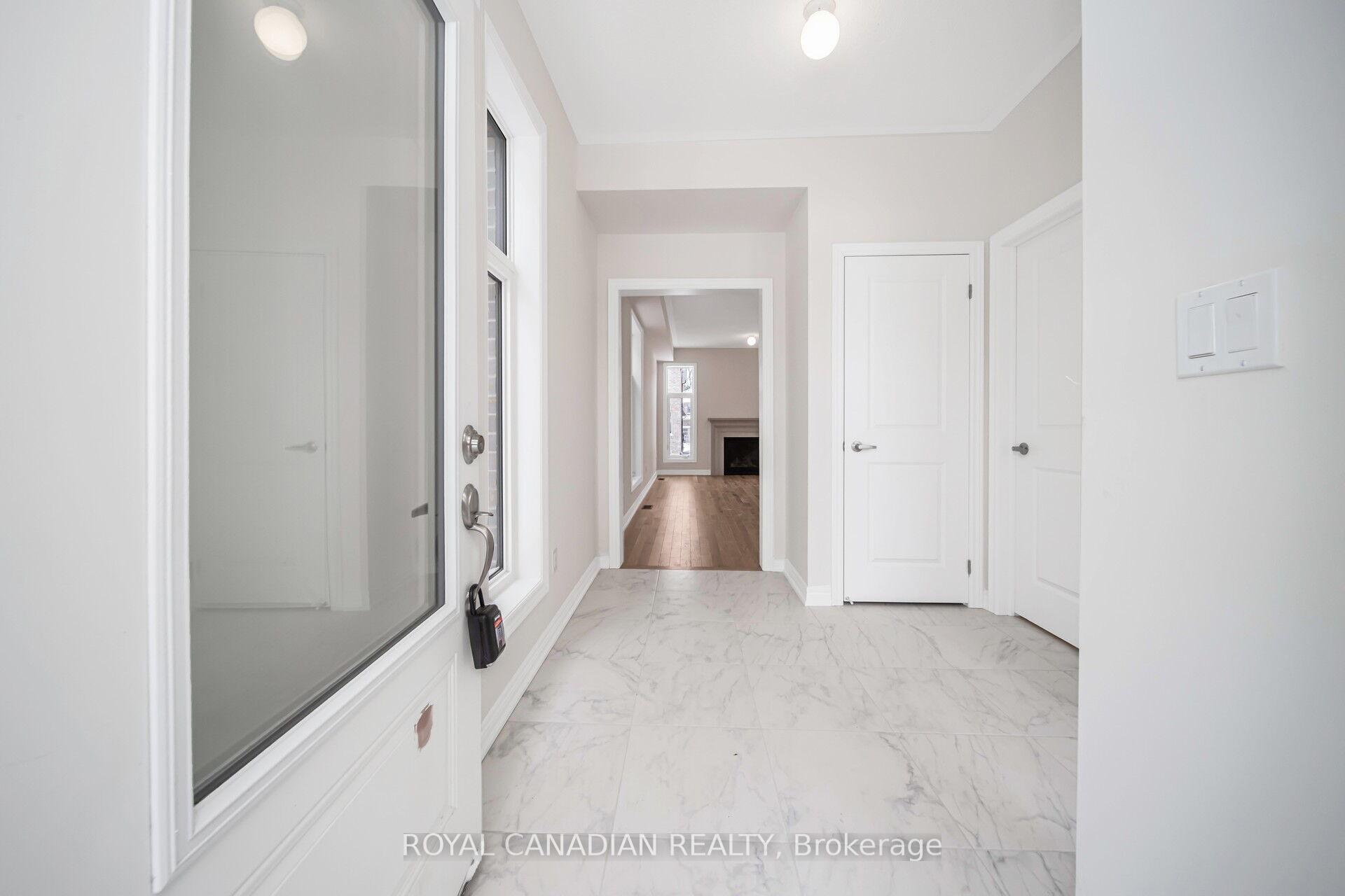 Photo 3 of 1327 Davis Loop, Innisfil, Lefroy — HOMEH