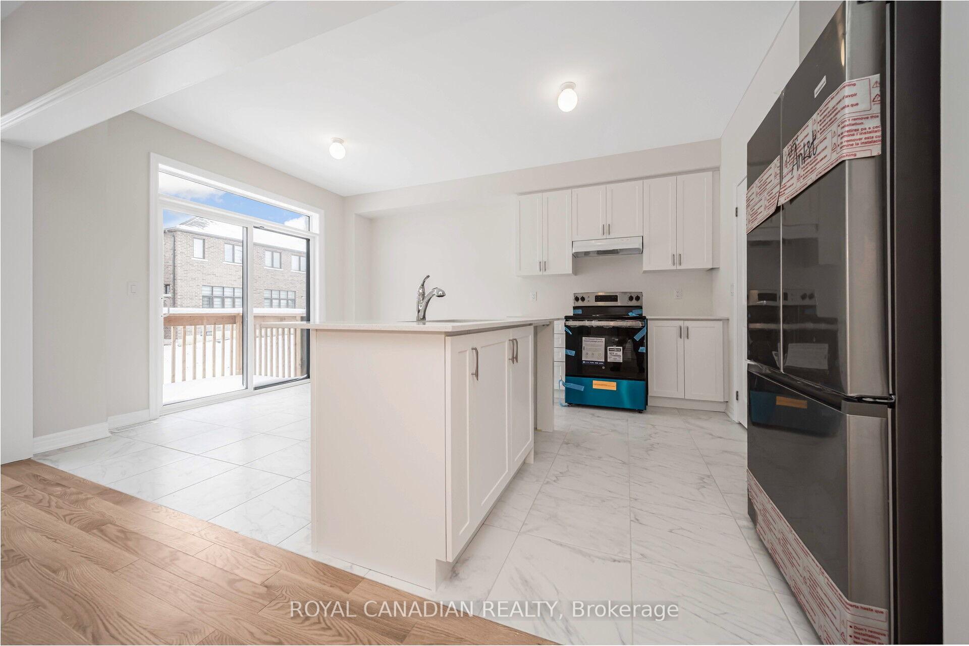 Photo 13 of 1327 Davis Loop, Innisfil, Lefroy — HOMEH
