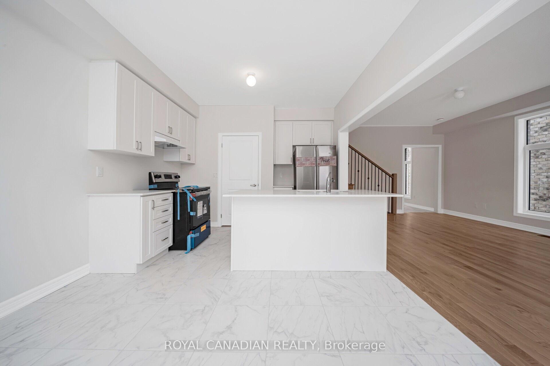 Photo 19 of 1327 Davis Loop, Innisfil, Lefroy — HOMEH