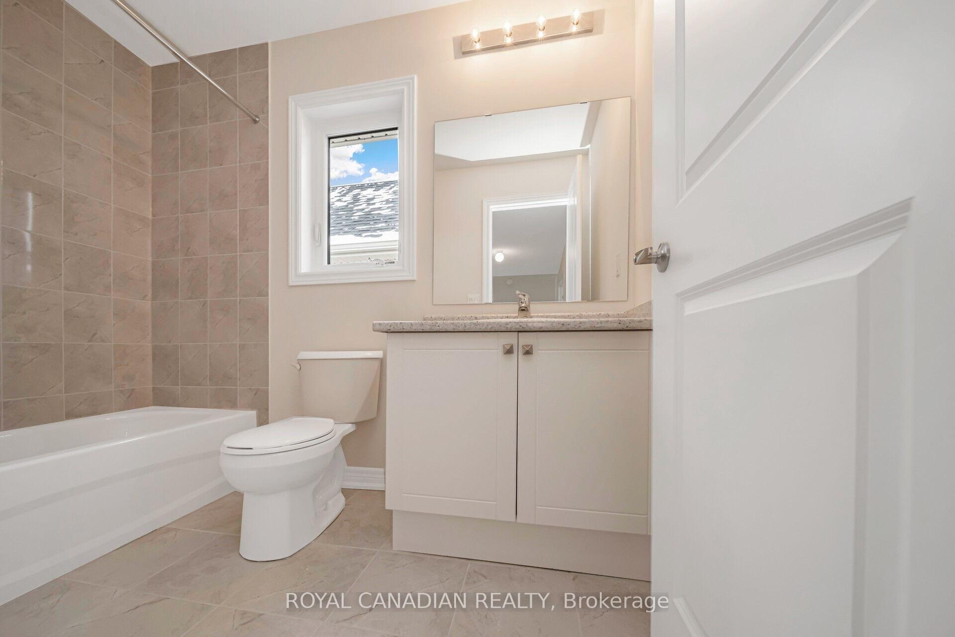 Photo 31 of 1327 Davis Loop, Innisfil, Lefroy — HOMEH