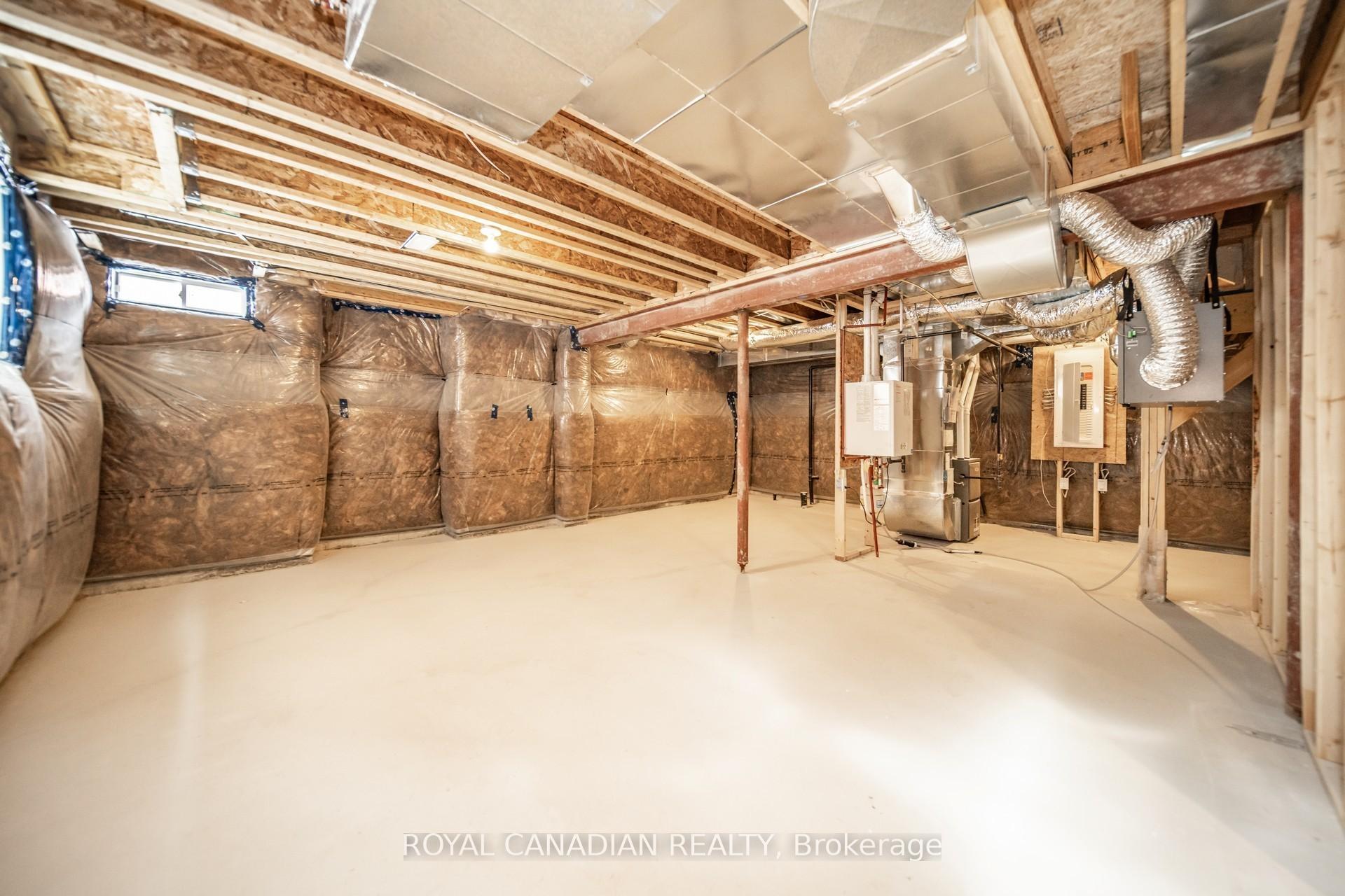Photo 33 of 1327 Davis Loop, Innisfil, Lefroy — HOMEH