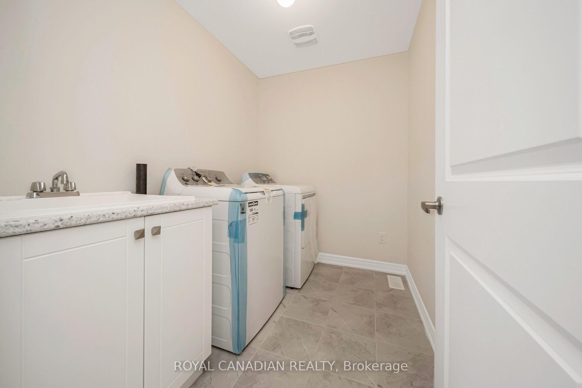 Photo 37 of 1327 Davis Loop, Innisfil, Lefroy — HOMEH