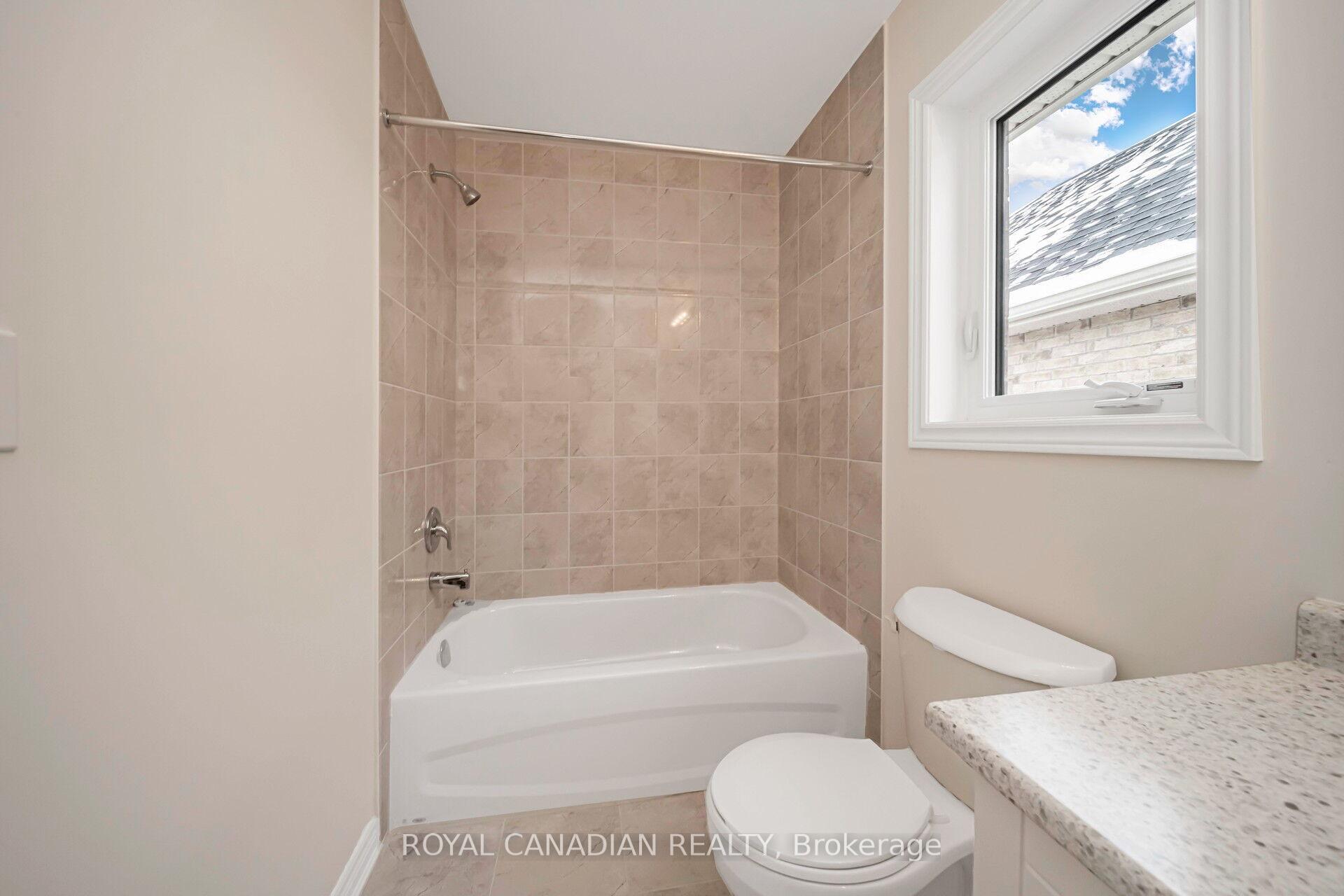 Photo 39 of 1327 Davis Loop, Innisfil, Lefroy — HOMEH