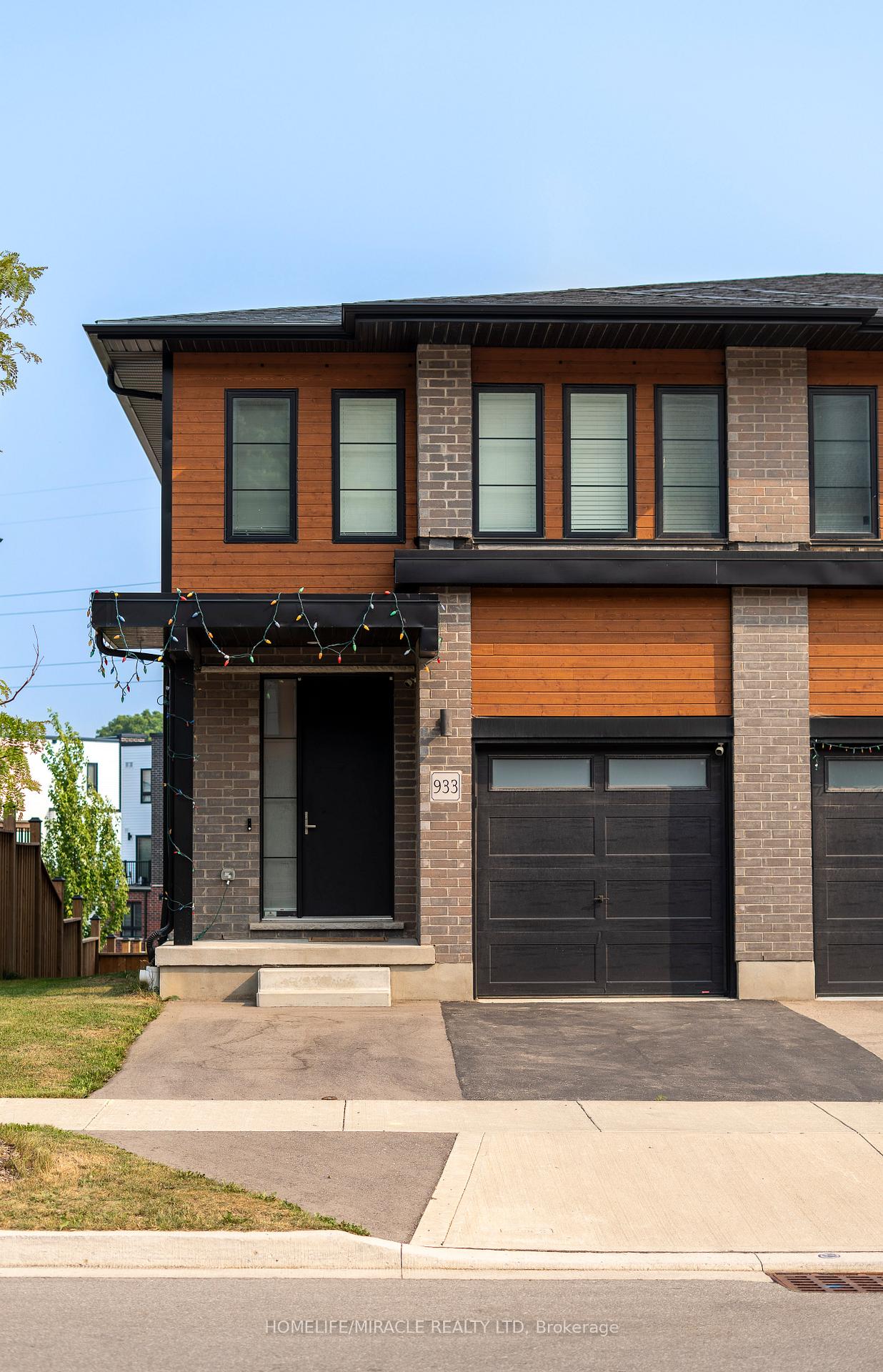 Front of 933 Robert Ferrie Drive