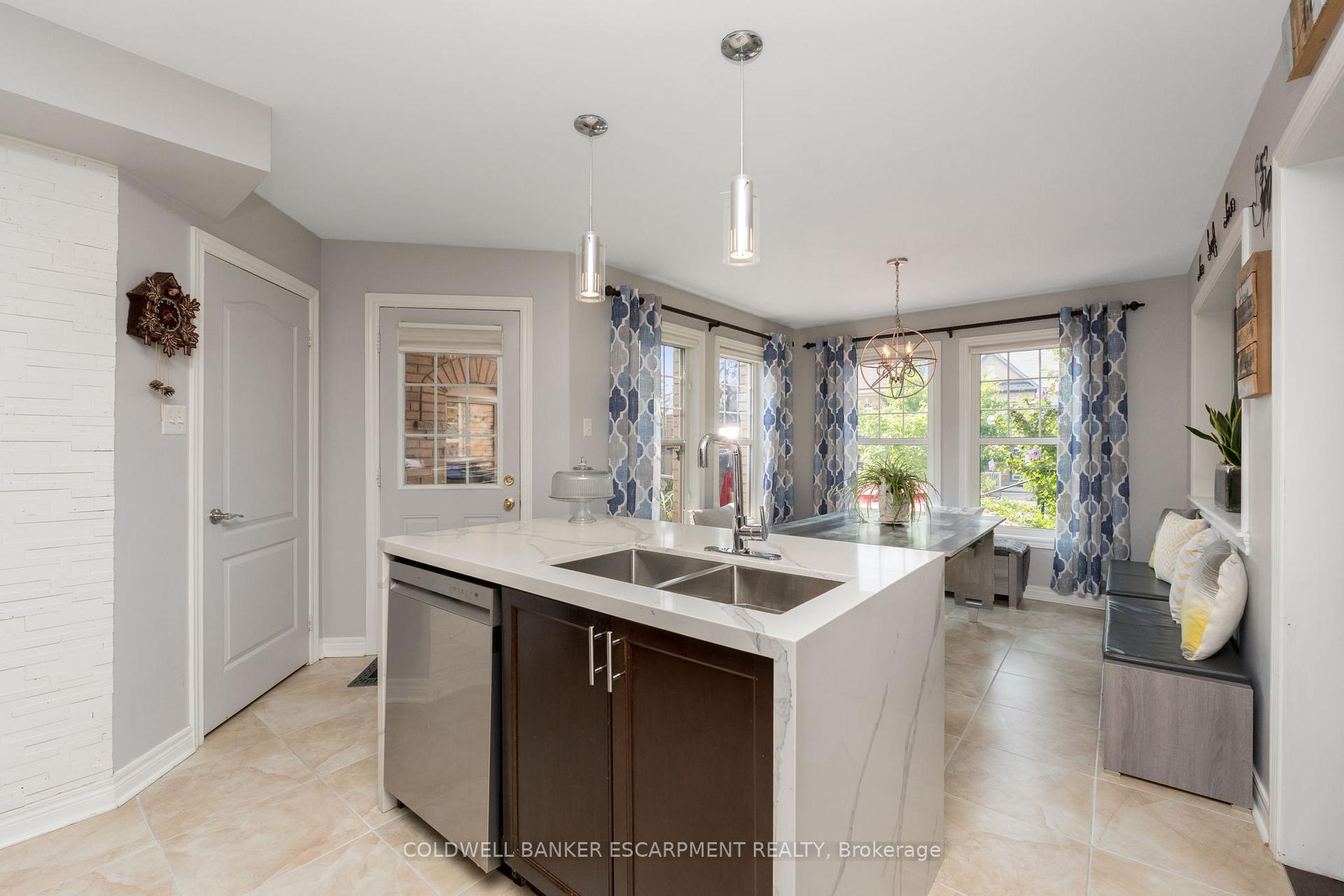 Photo 10 of 256 Landsborough Avenue, Milton, Scott — HOMEH
