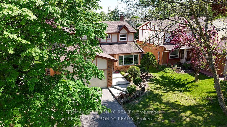 Photo 2 of 19 Breckonwood Crescent, Markham, Aileen-Willowbrook — HOMEH