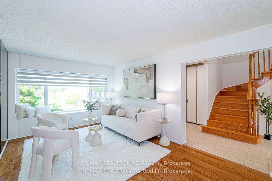 Photo 5 of 19 Breckonwood Crescent, Markham, Aileen-Willowbrook — HOMEH