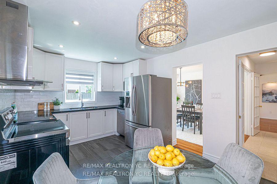 Photo 15 of 19 Breckonwood Crescent, Markham, Aileen-Willowbrook — HOMEH