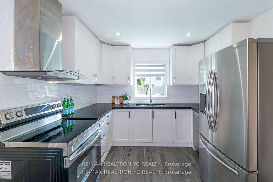Photo 17 of 19 Breckonwood Crescent, Markham, Aileen-Willowbrook — HOMEH