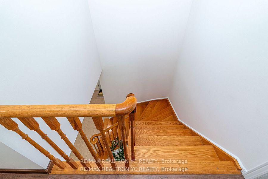 Photo 20 of 19 Breckonwood Crescent, Markham, Aileen-Willowbrook — HOMEH