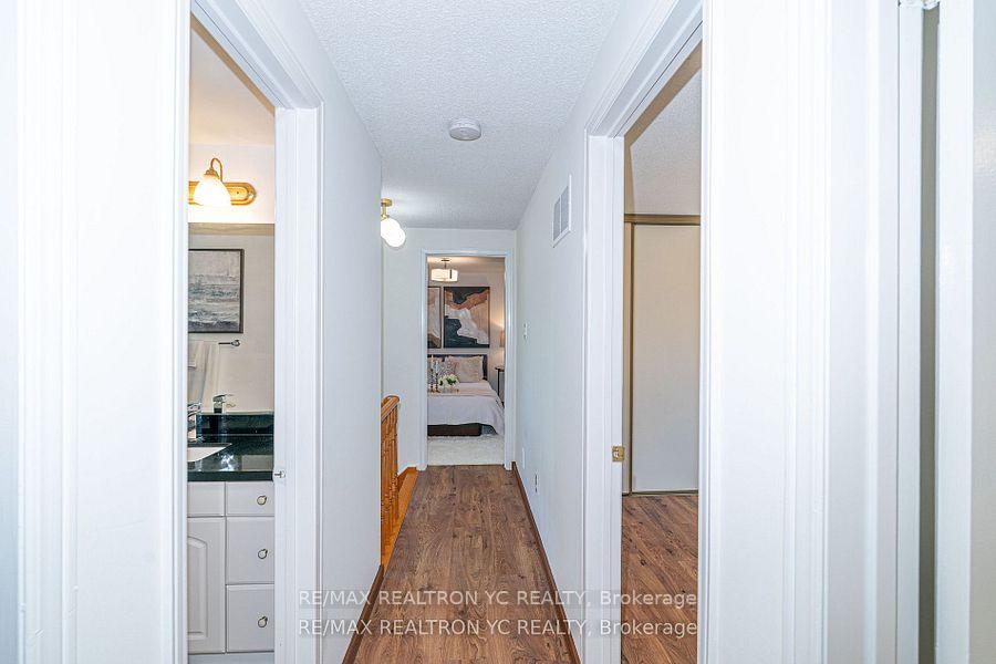 Photo 21 of 19 Breckonwood Crescent, Markham, Aileen-Willowbrook — HOMEH