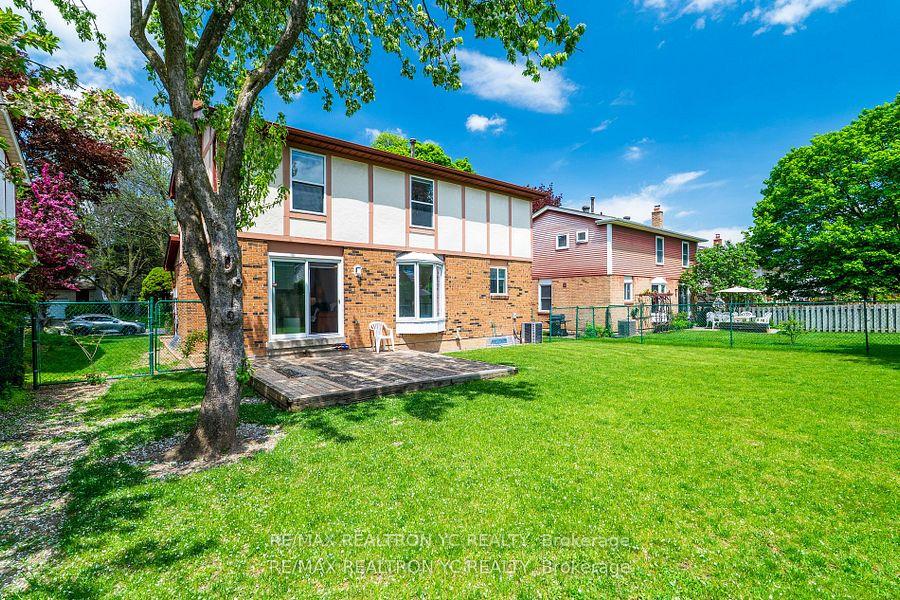 Photo 41 of 19 Breckonwood Crescent, Markham, Aileen-Willowbrook — HOMEH