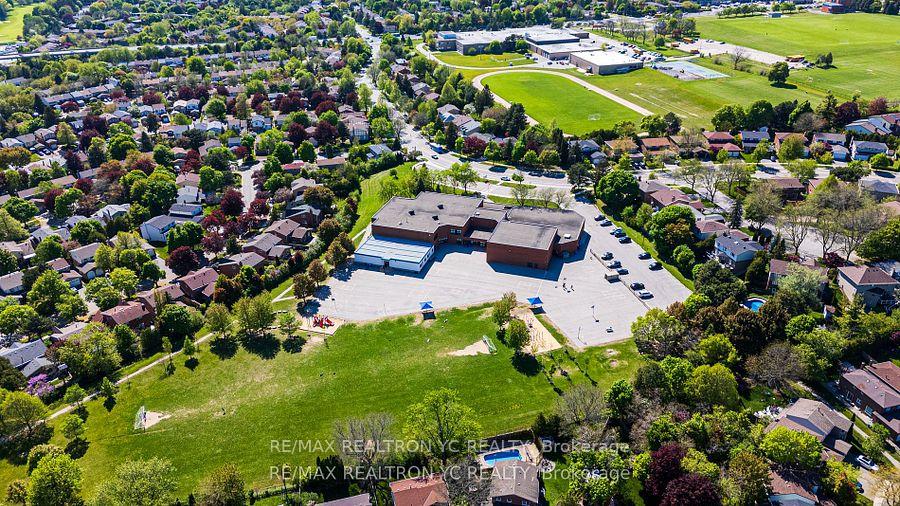 Photo 44 of 19 Breckonwood Crescent, Markham, Aileen-Willowbrook — HOMEH