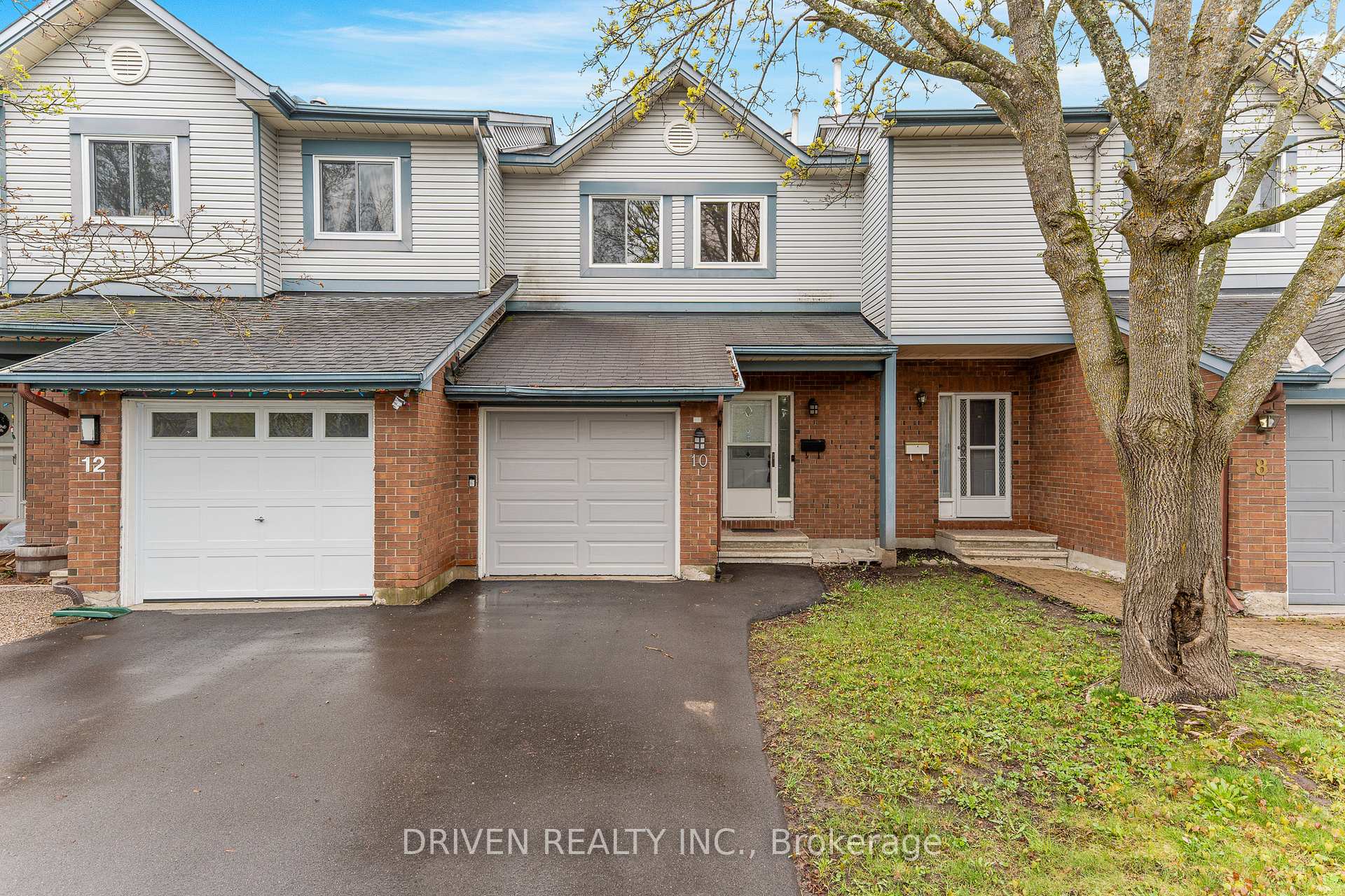 Photo 2 of 10 Piper Crescent, Ottawa, Kanata - Morgan's Grant/South March — HOMEH
