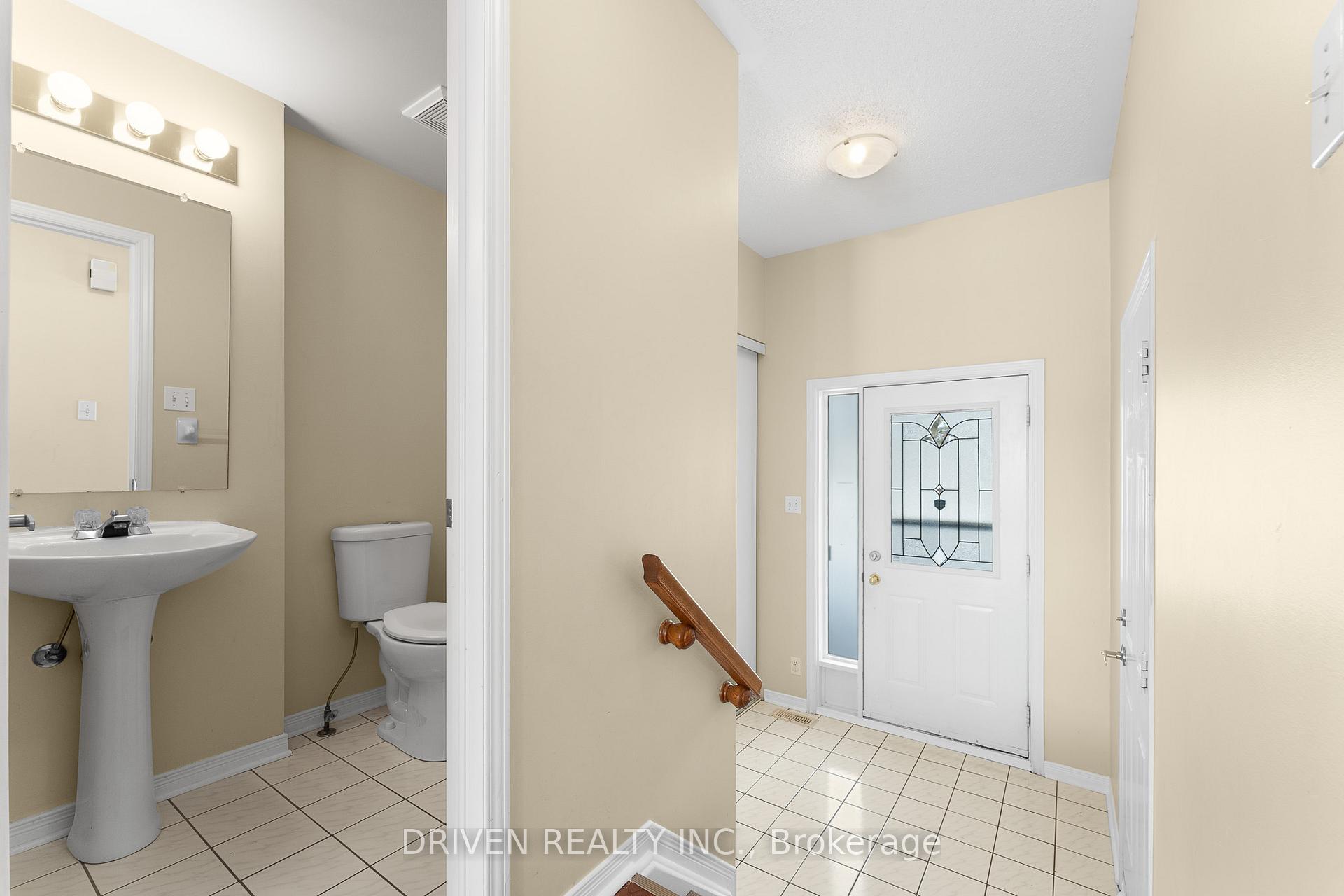Photo 3 of 10 Piper Crescent, Ottawa, Kanata - Morgan's Grant/South March — HOMEH