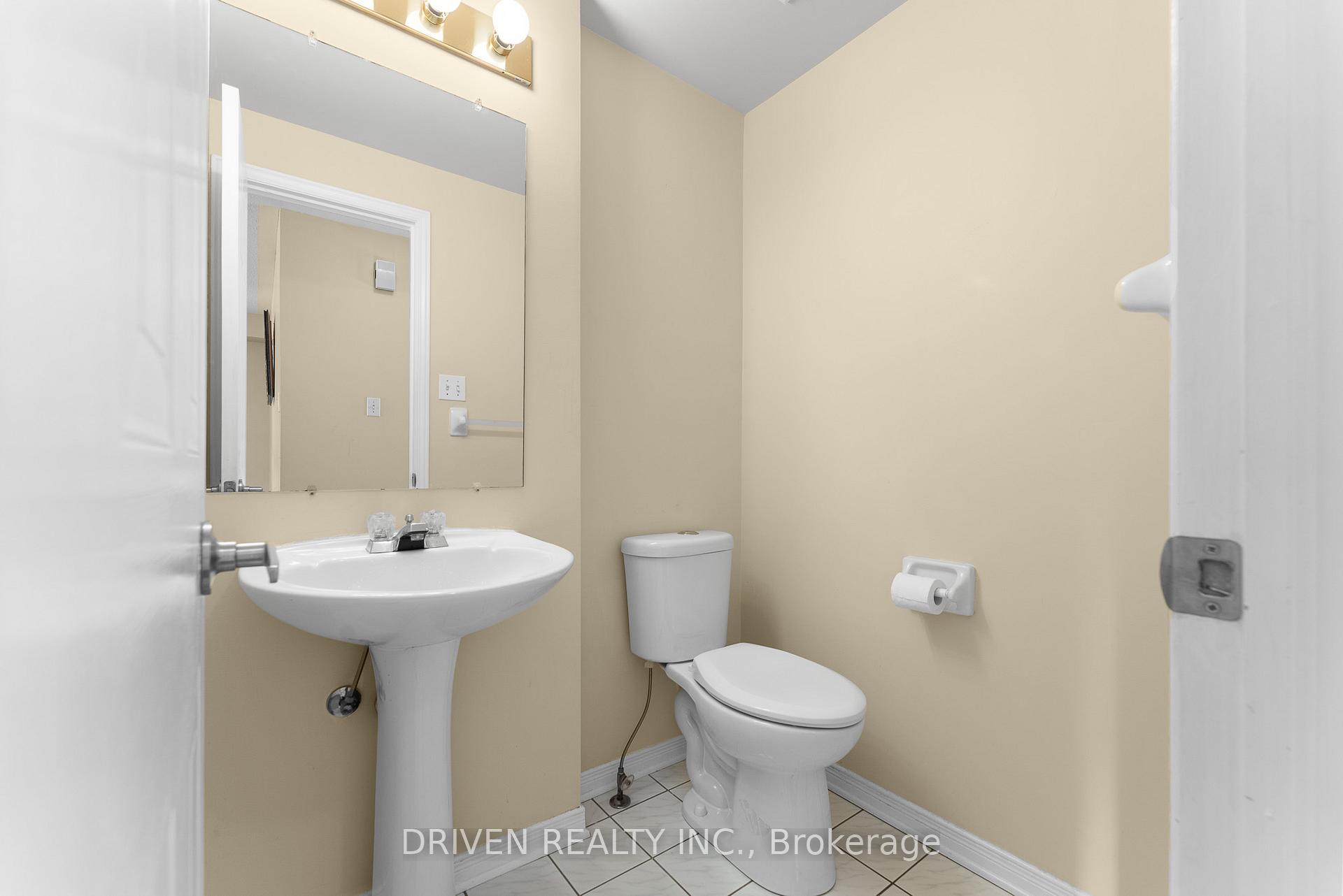 Photo 4 of 10 Piper Crescent, Ottawa, Kanata - Morgan's Grant/South March — HOMEH