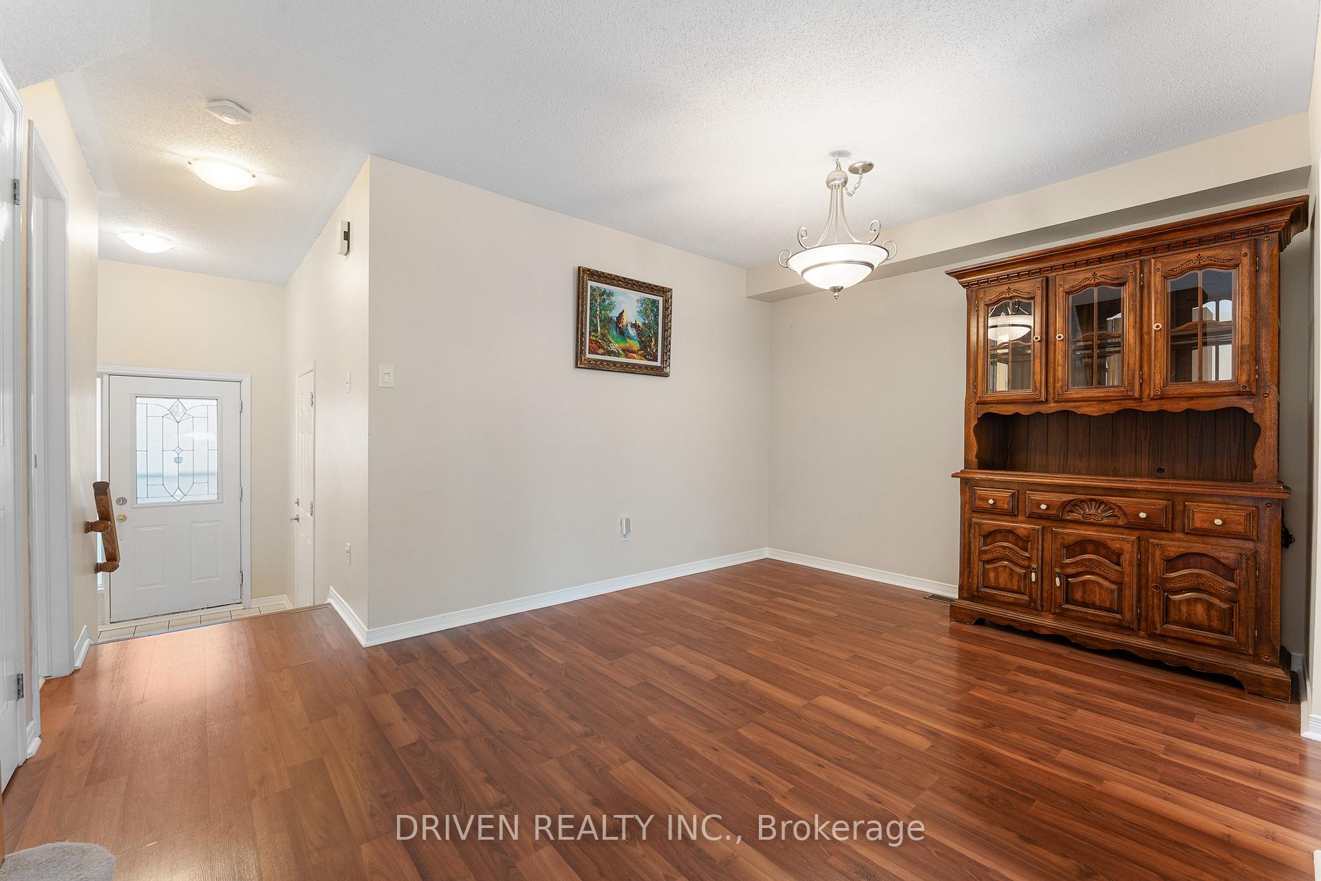 Photo 6 of 10 Piper Crescent, Ottawa, Kanata - Morgan's Grant/South March — HOMEH