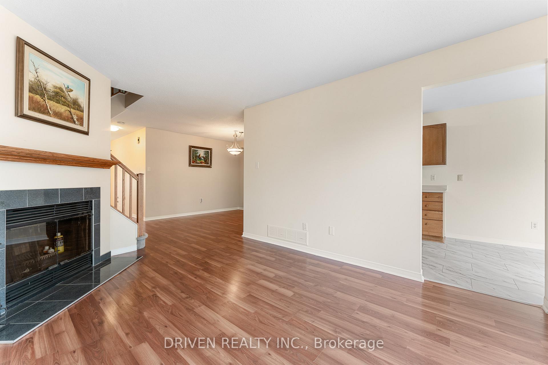 Photo 8 of 10 Piper Crescent, Ottawa, Kanata - Morgan's Grant/South March — HOMEH