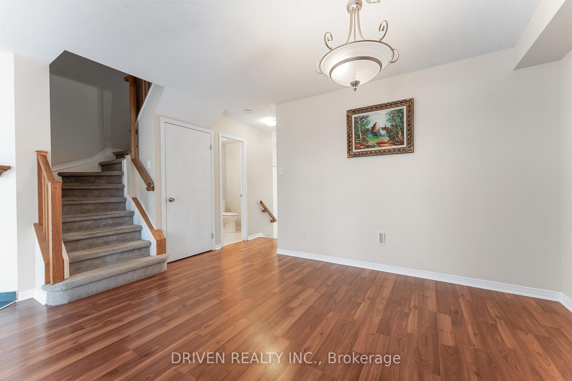 Photo 12 of 10 Piper Crescent, Ottawa, Kanata - Morgan's Grant/South March — HOMEH