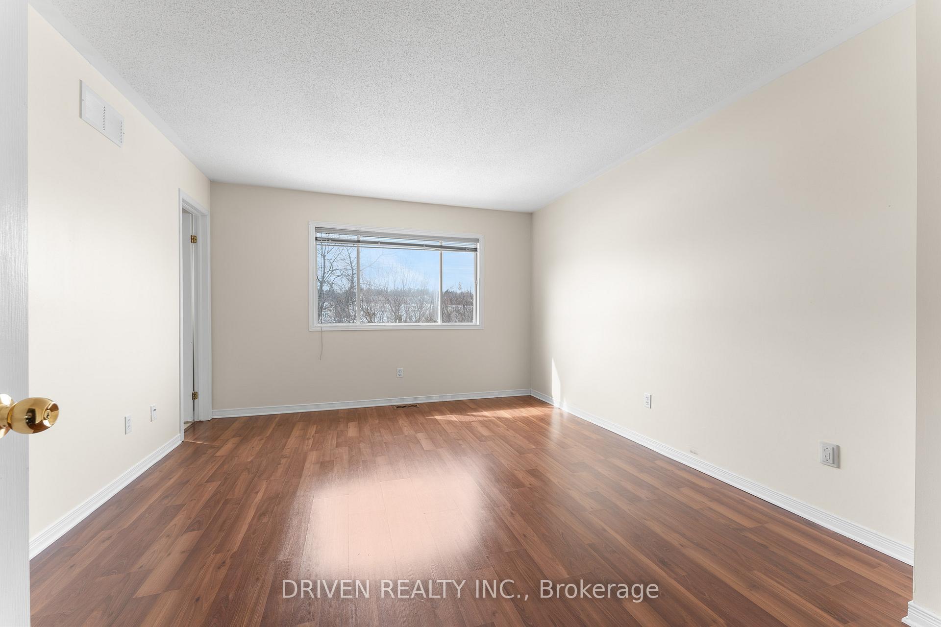 Photo 16 of 10 Piper Crescent, Ottawa, Kanata - Morgan's Grant/South March — HOMEH