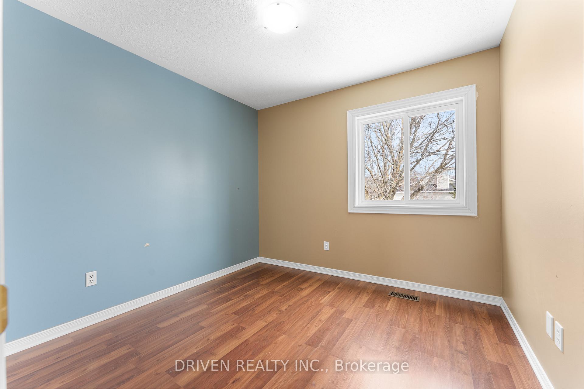 Photo 20 of 10 Piper Crescent, Ottawa, Kanata - Morgan's Grant/South March — HOMEH