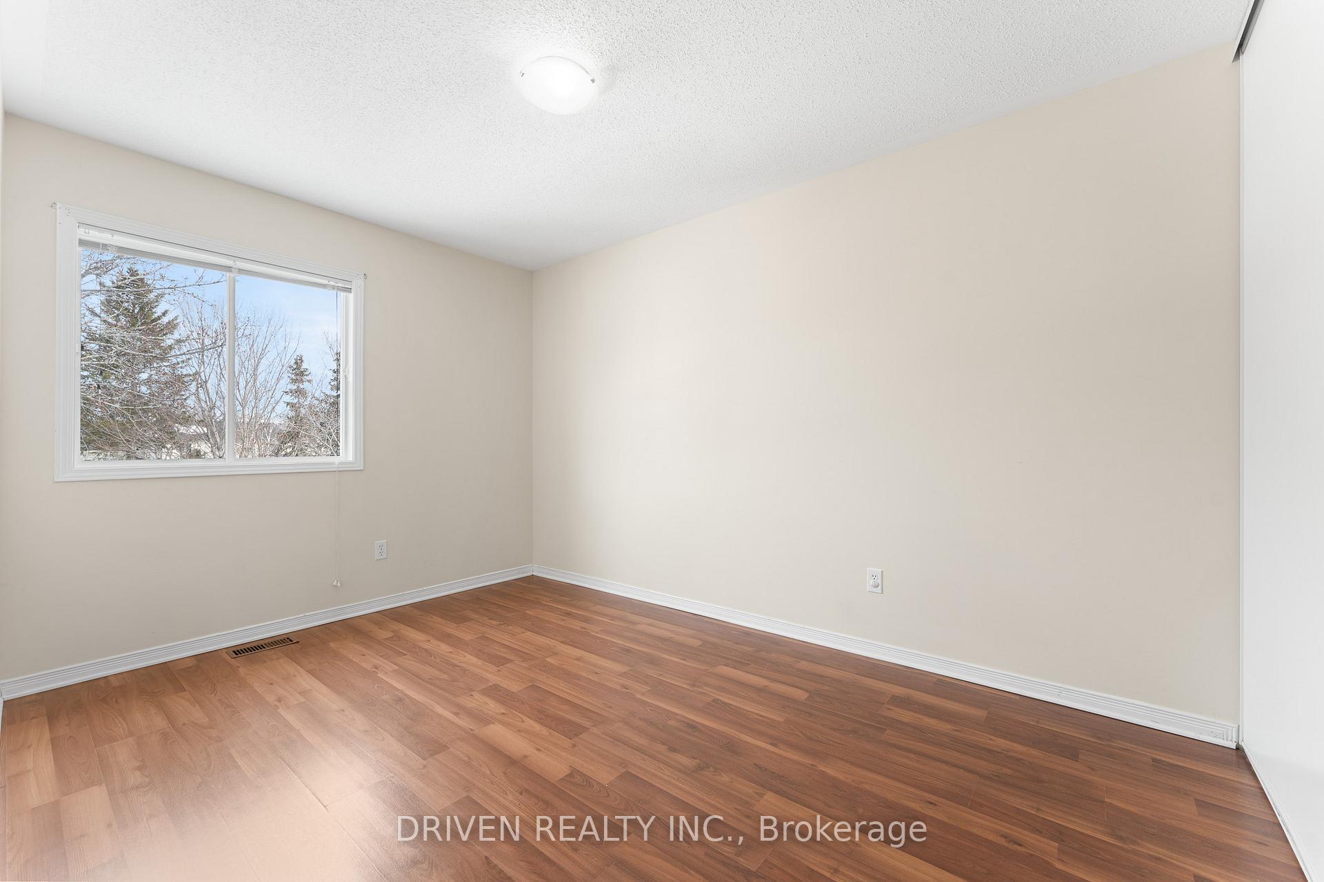 Photo 22 of 10 Piper Crescent, Ottawa, Kanata - Morgan's Grant/South March — HOMEH