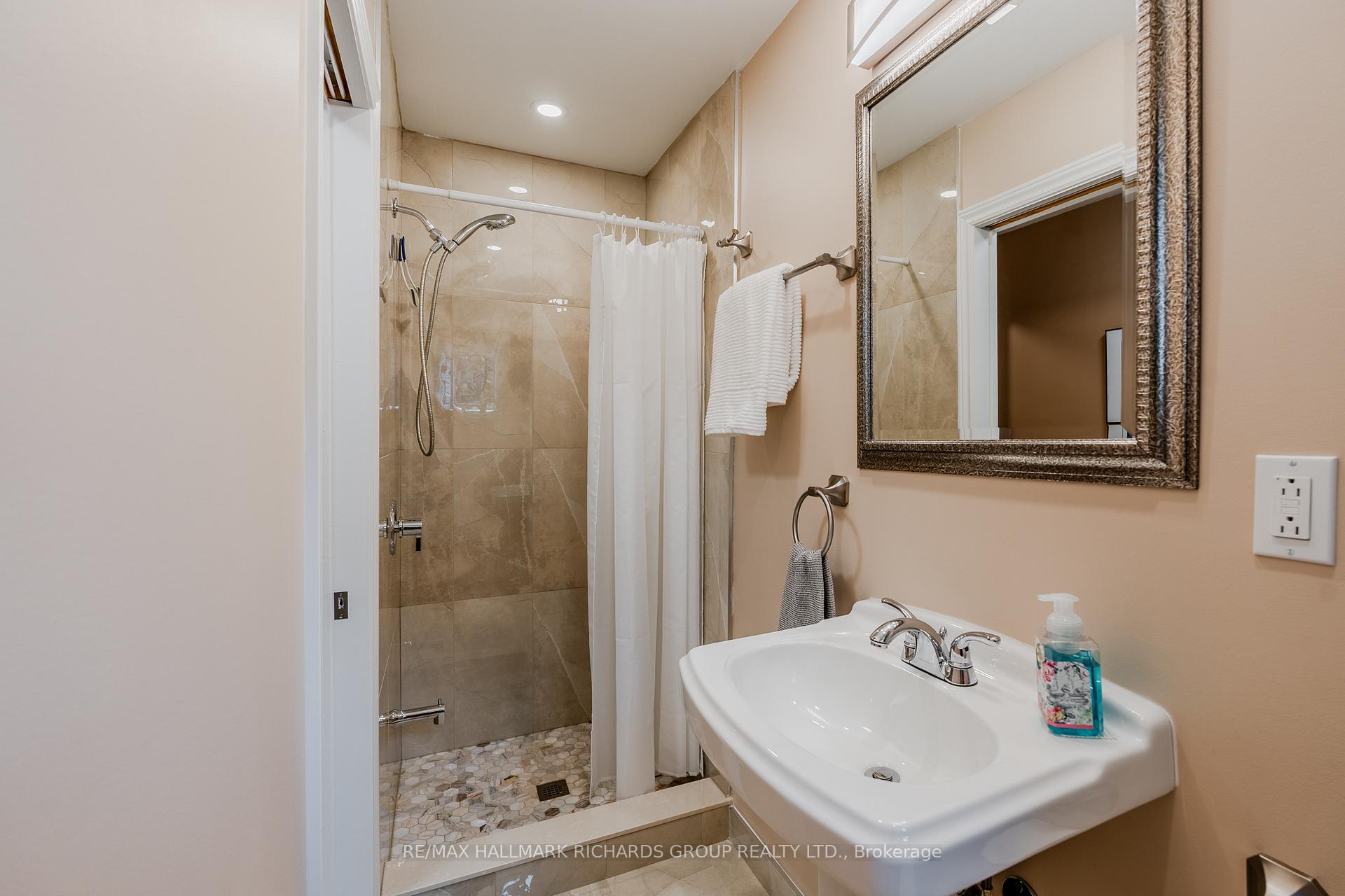Photo 16 of 4 Shaindell Street, Markham, Royal Orchard — HOMEH