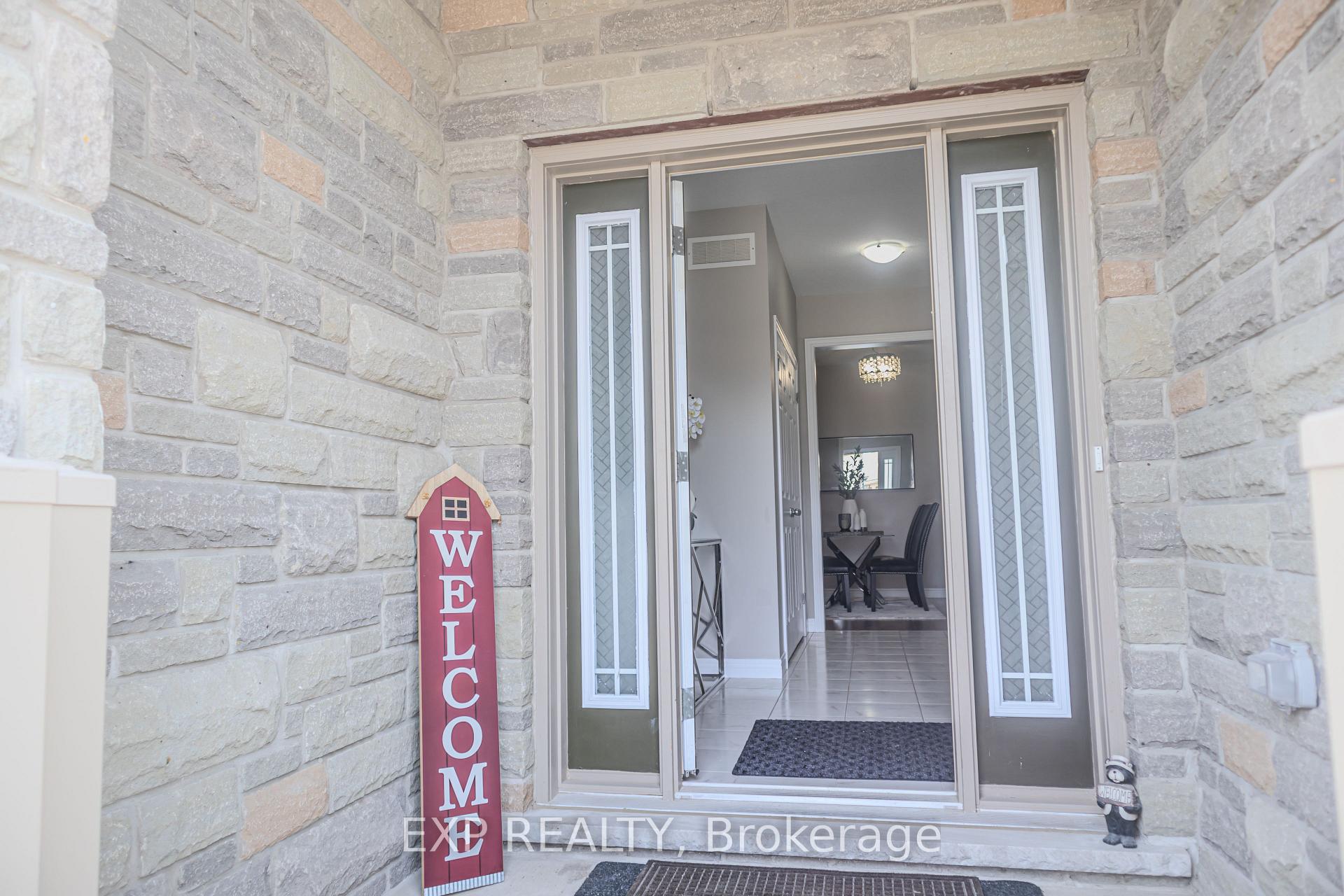 Photo 3 of 14 Waterbow Trail, Kitchener — HOMEH
