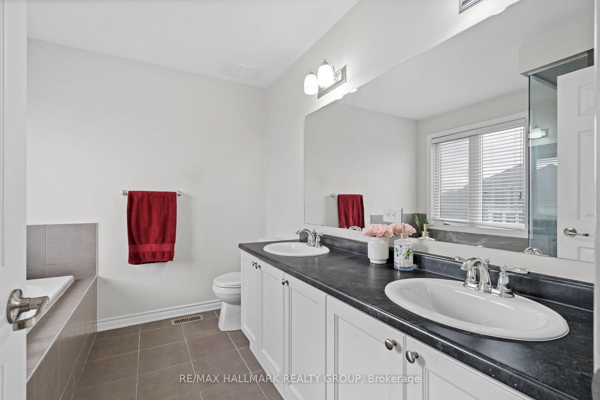 Photo 5 of 716 Summergaze Street, Ottawa, Kanata - Emerald Meadows/Trailwest — HOMEH