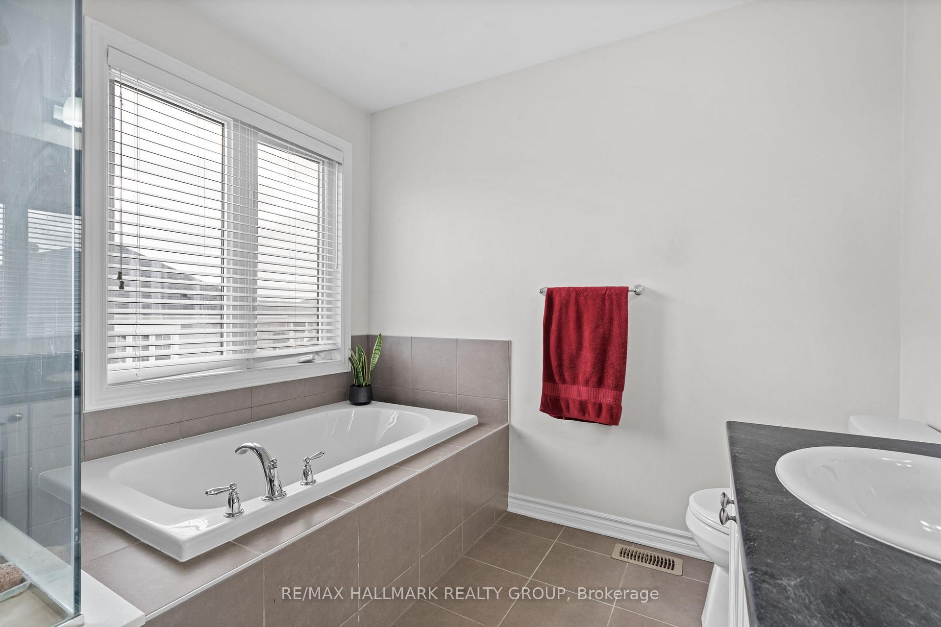 Photo 7 of 716 Summergaze Street, Ottawa, Kanata - Emerald Meadows/Trailwest — HOMEH