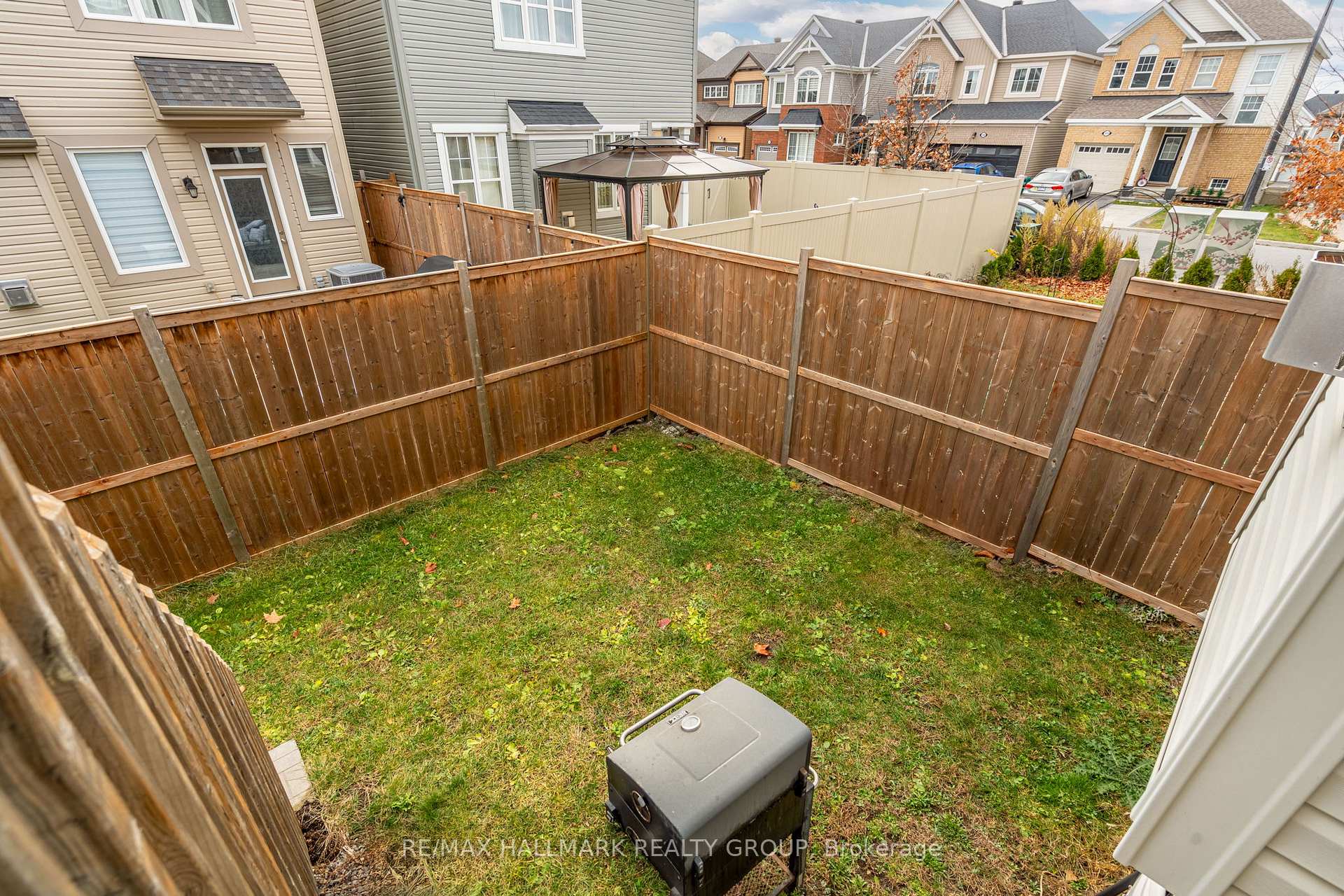 Photo 17 of 716 Summergaze Street, Ottawa, Kanata - Emerald Meadows/Trailwest — HOMEH