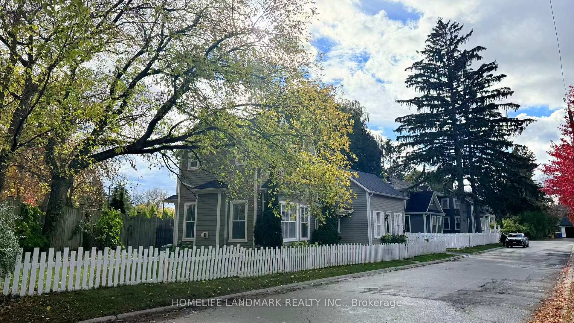 Photo 2 of 15 Station Lane, Markham, Unionville — HOMEH