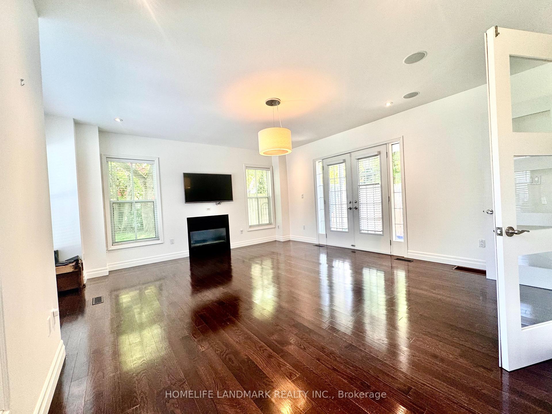 Photo 10 of 15 Station Lane, Markham, Unionville — HOMEH