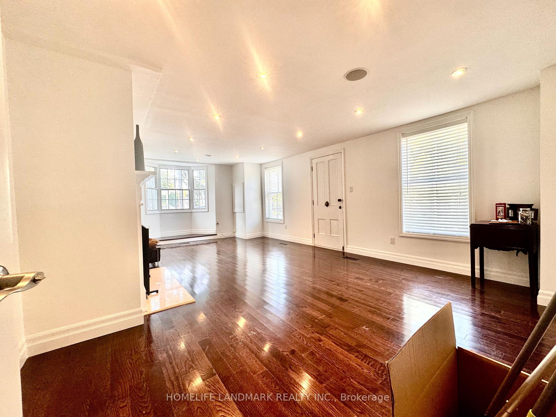 Photo 13 of 15 Station Lane, Markham, Unionville — HOMEH