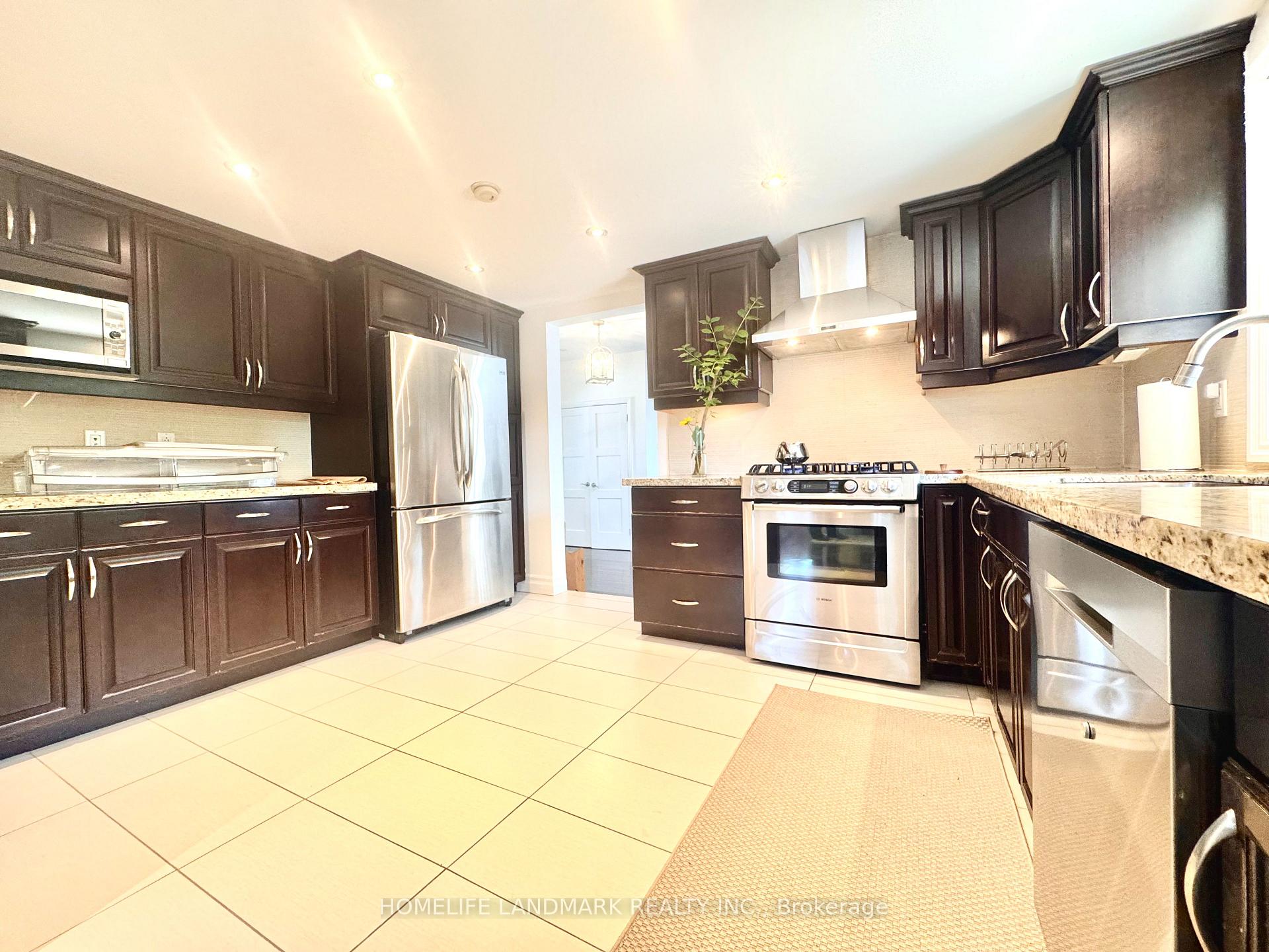 Photo 17 of 15 Station Lane, Markham, Unionville — HOMEH