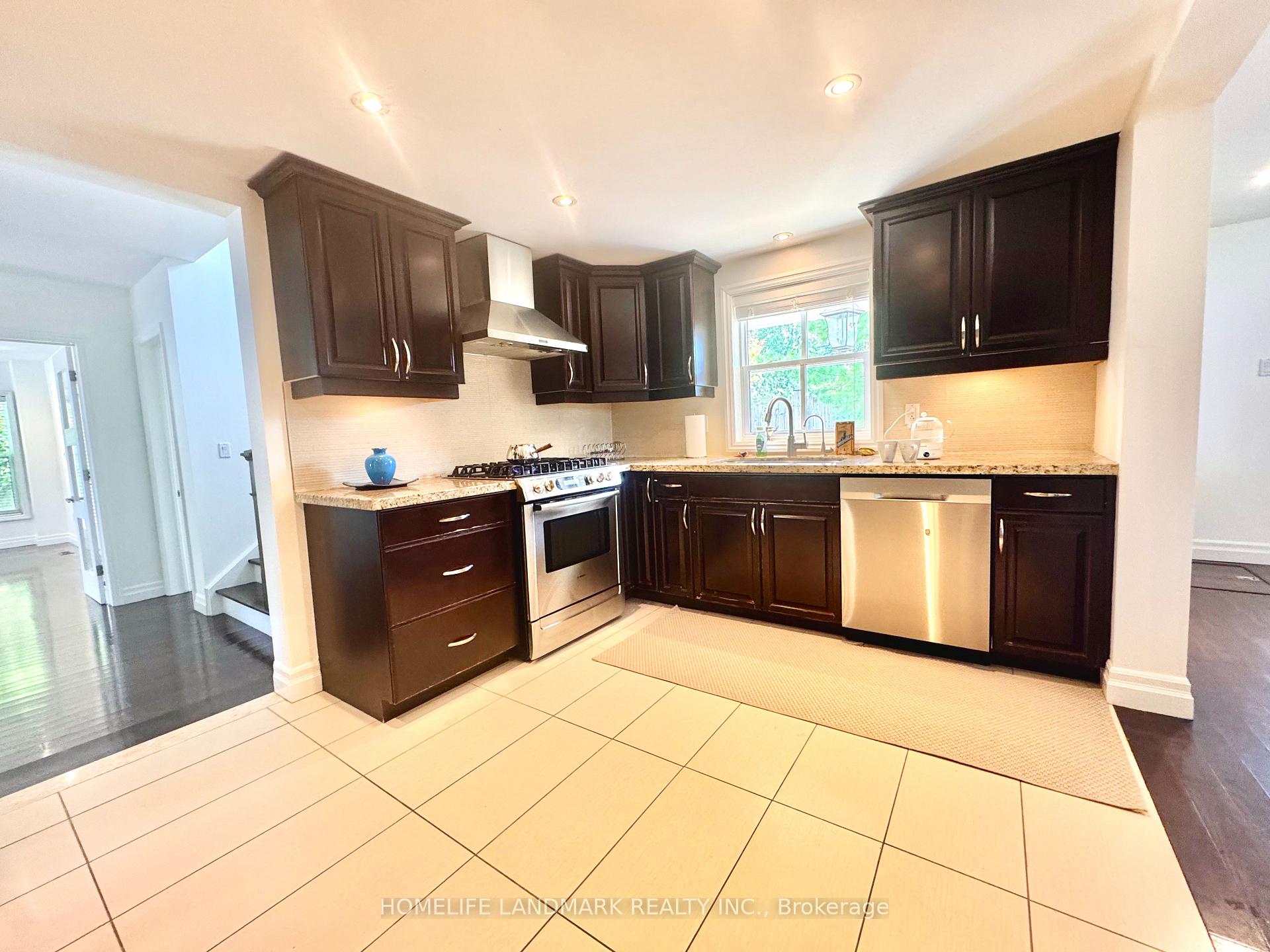 Photo 18 of 15 Station Lane, Markham, Unionville — HOMEH