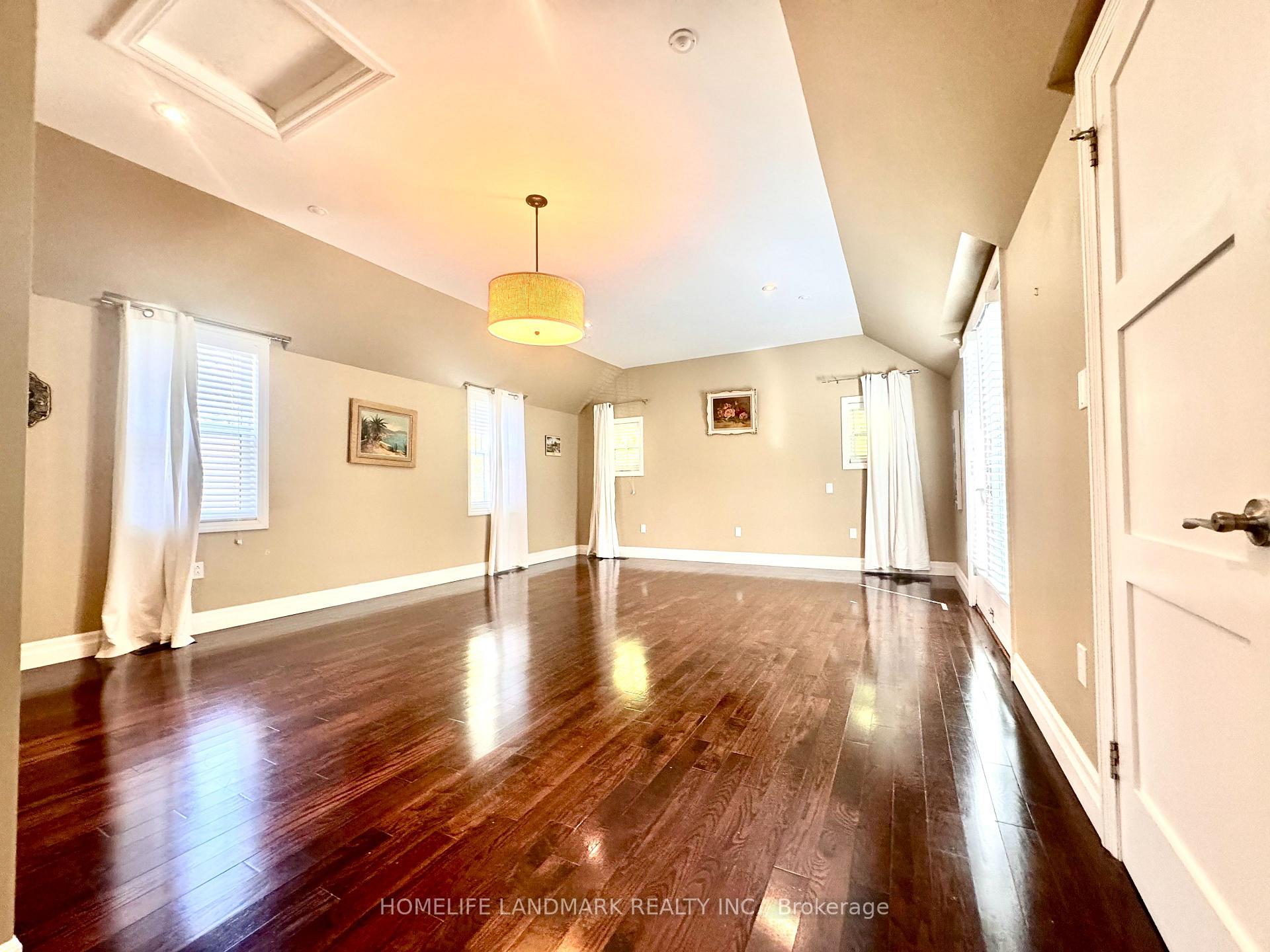 Photo 21 of 15 Station Lane, Markham, Unionville — HOMEH