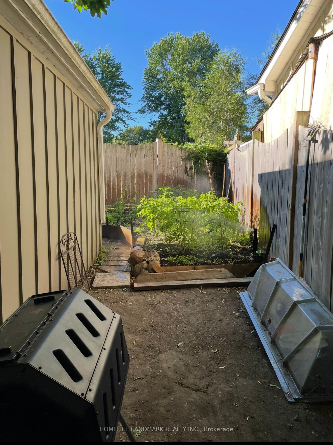 Photo 39 of 15 Station Lane, Markham, Unionville — HOMEH