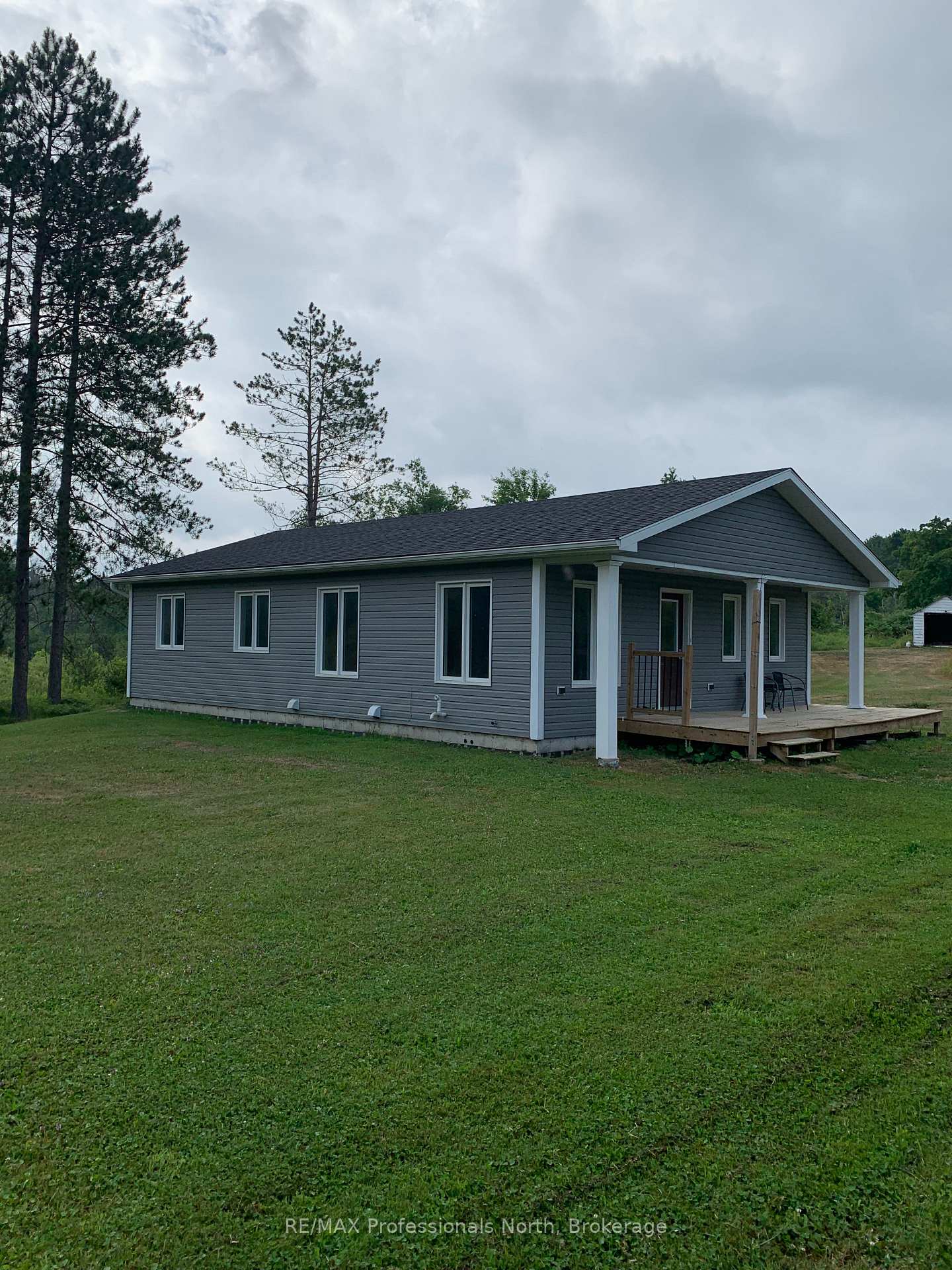 Photo 1 of 2513 Davis Lake Road, Minden Hills, Lutterworth — HOMEH