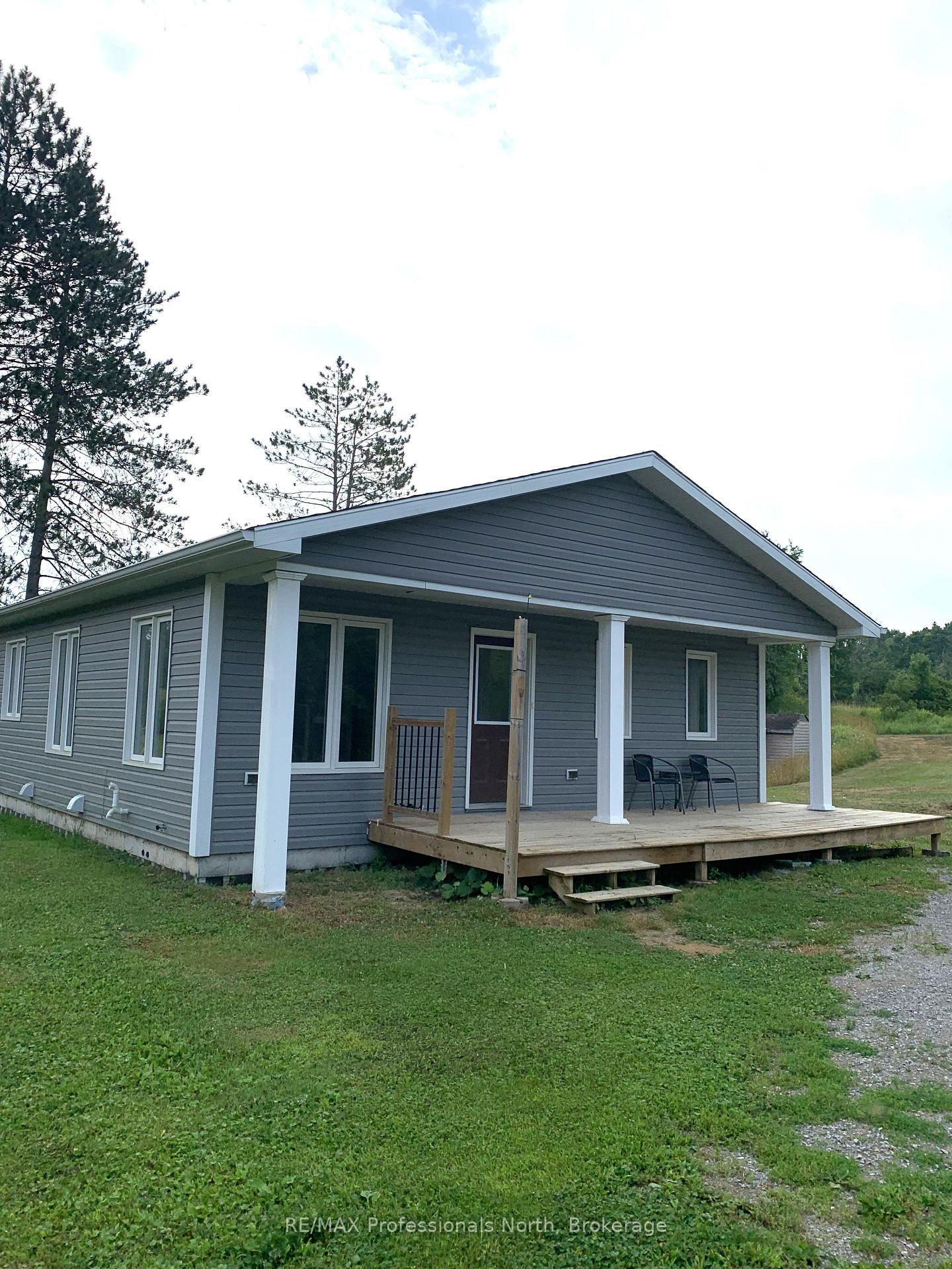 Photo 2 of 2513 Davis Lake Road, Minden Hills, Lutterworth — HOMEH