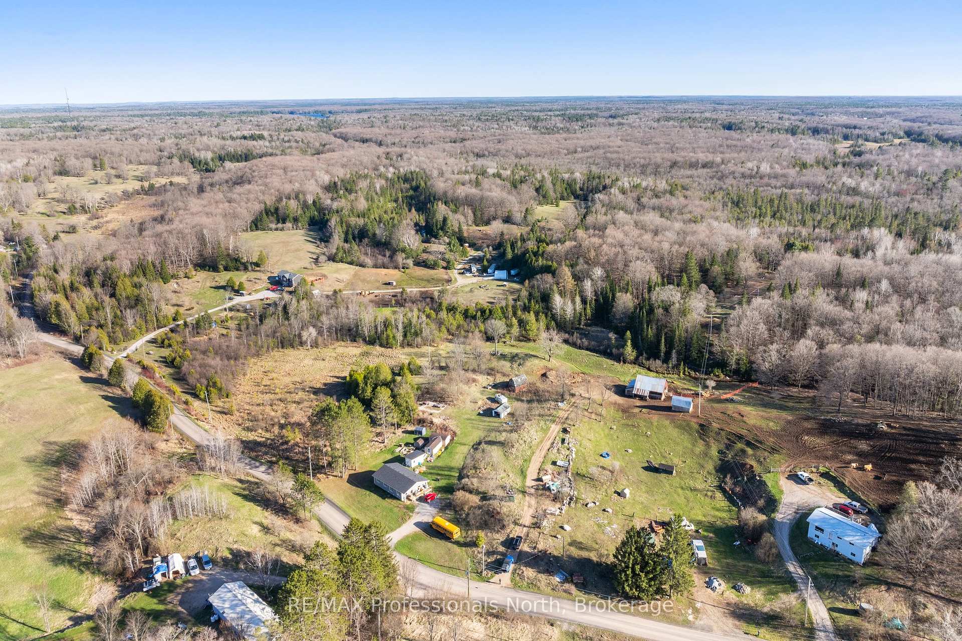 Photo 30 of 2513 Davis Lake Road, Minden Hills, Lutterworth — HOMEH