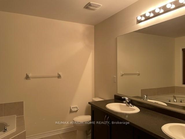 Photo 13 of 126 Living Crescent, Markham, Victoria Square — HOMEH