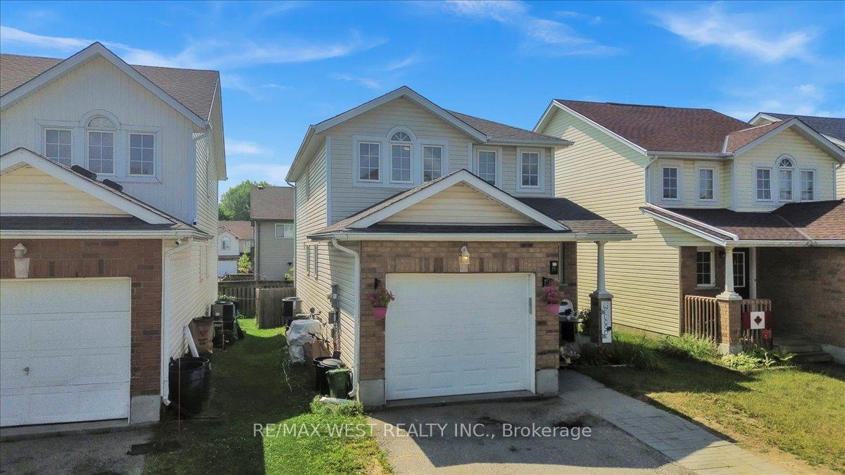 Photo 2 of 55 Dahlia Street, Kitchener — HOMEH